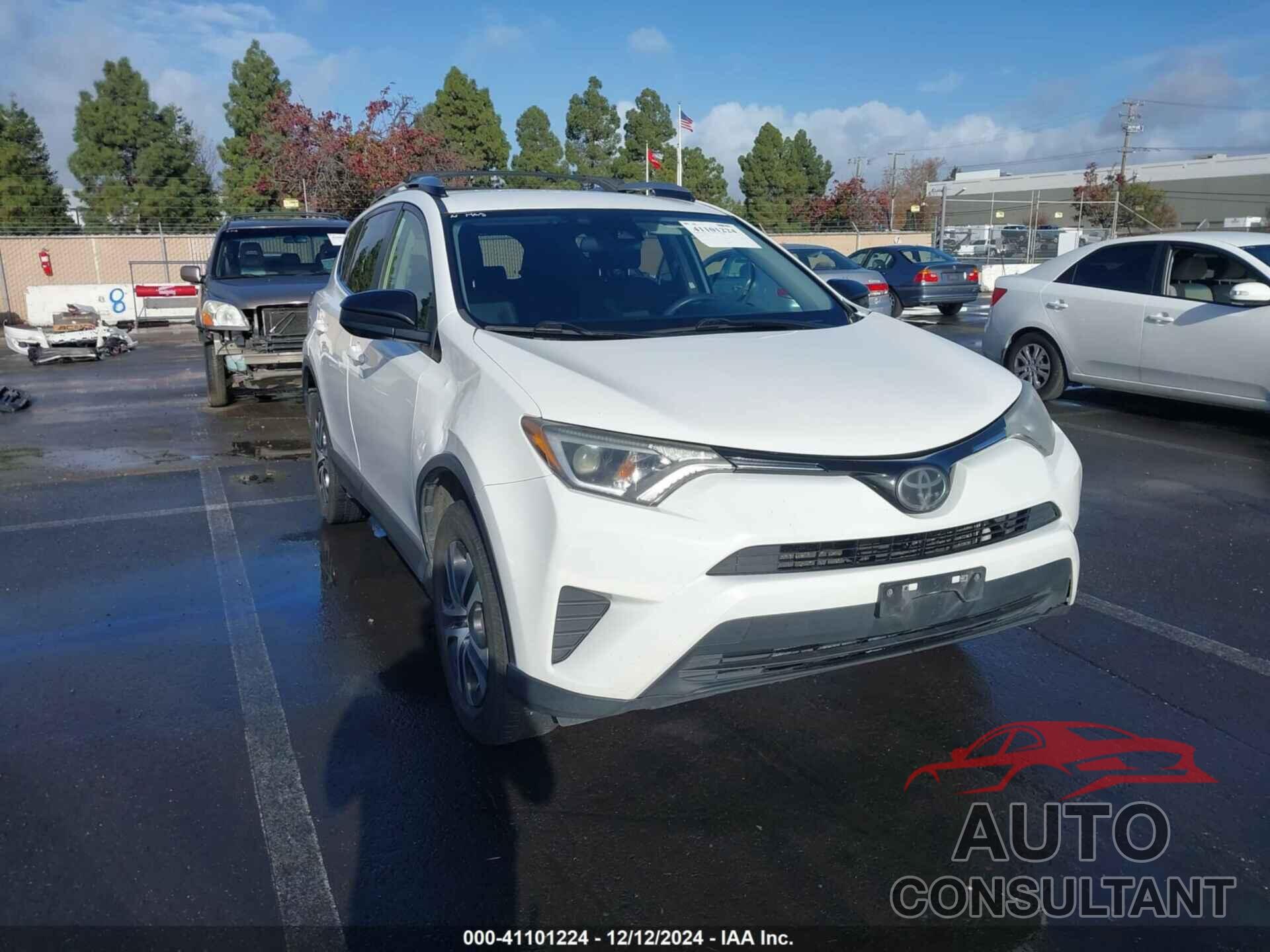 TOYOTA RAV4 2017 - JTMZFREV1HJ711646