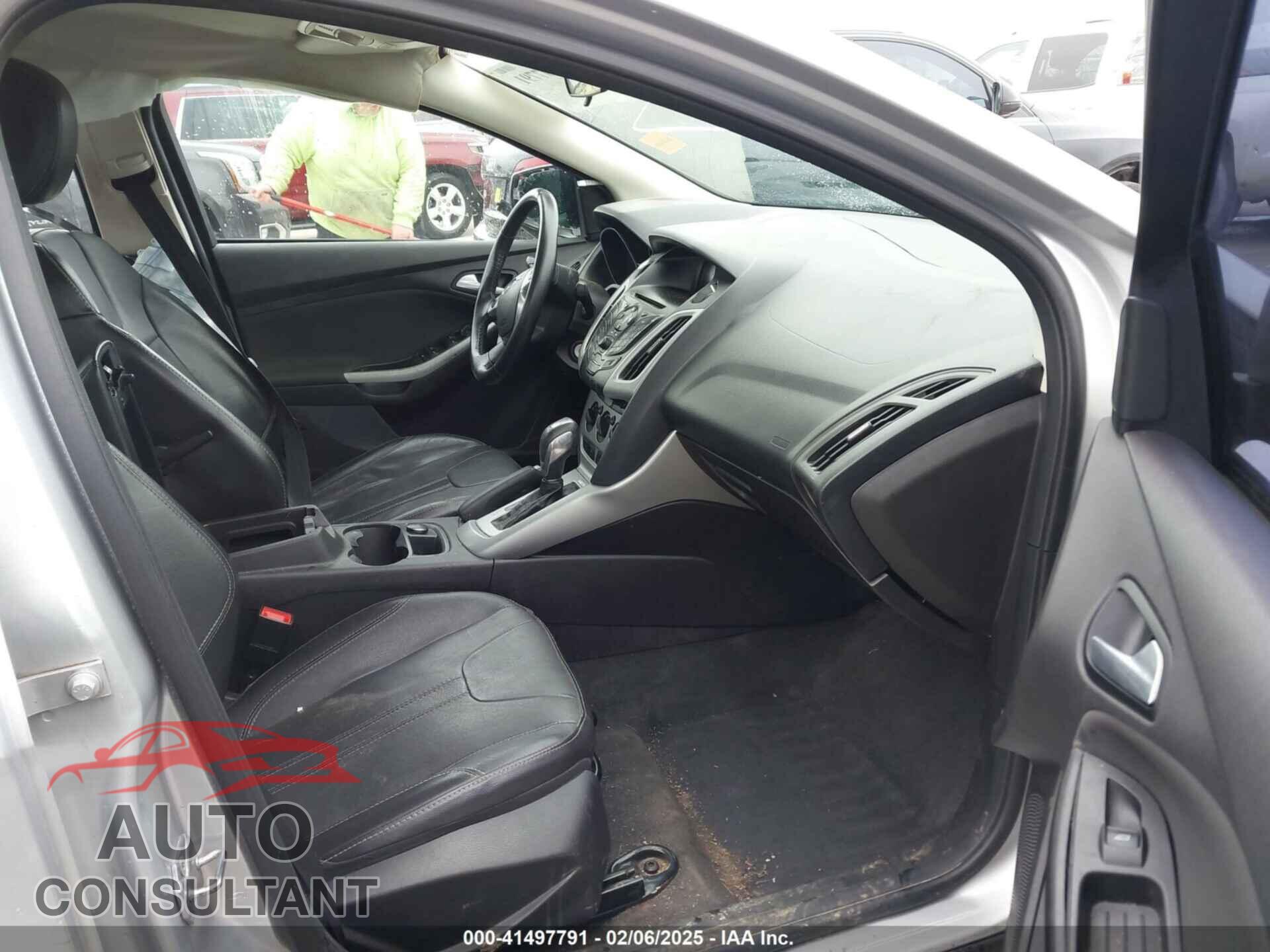 FORD FOCUS 2014 - 1FADP3F2XEL330912