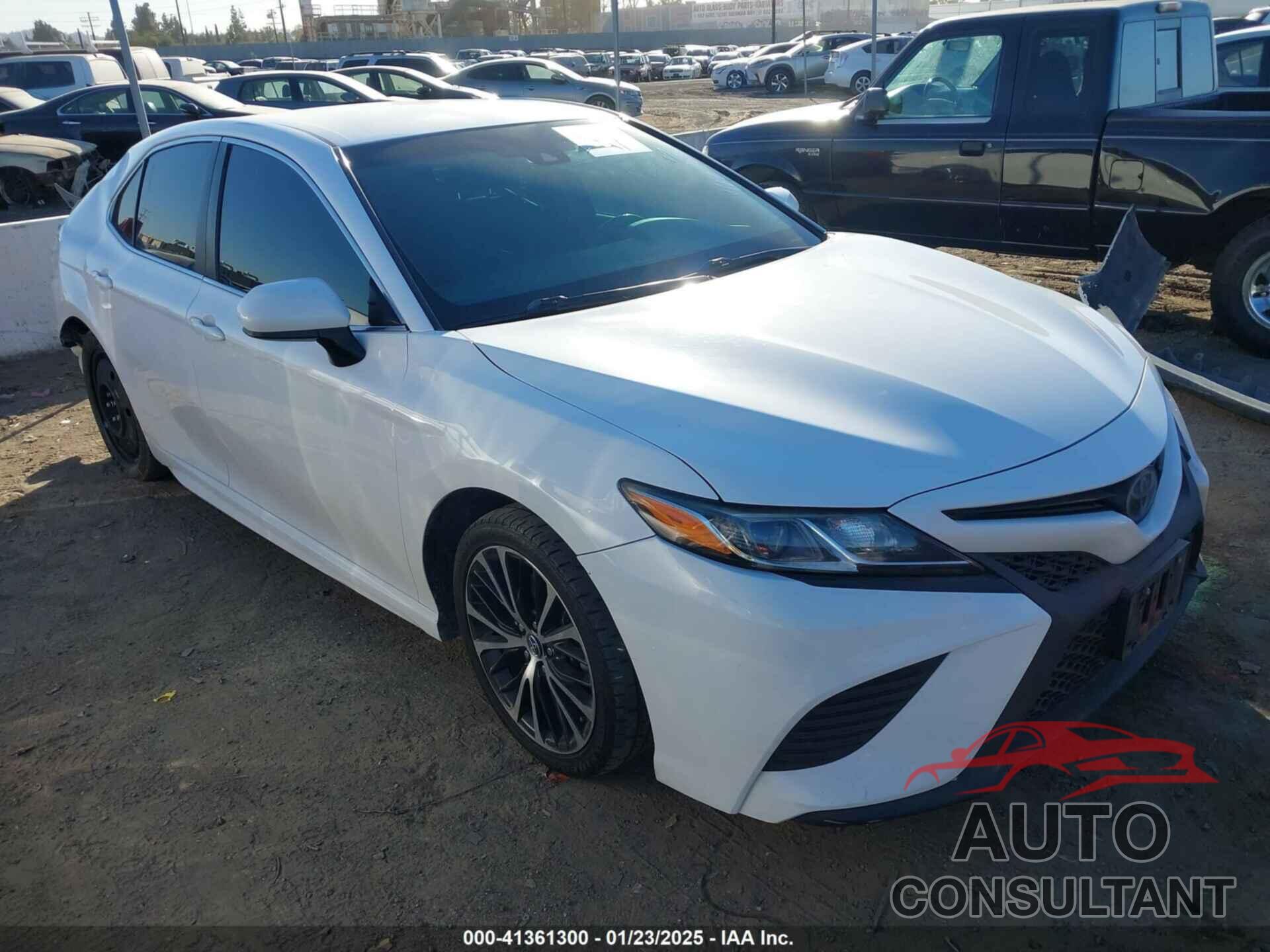 TOYOTA CAMRY 2018 - 4T1B11HK1JU554798