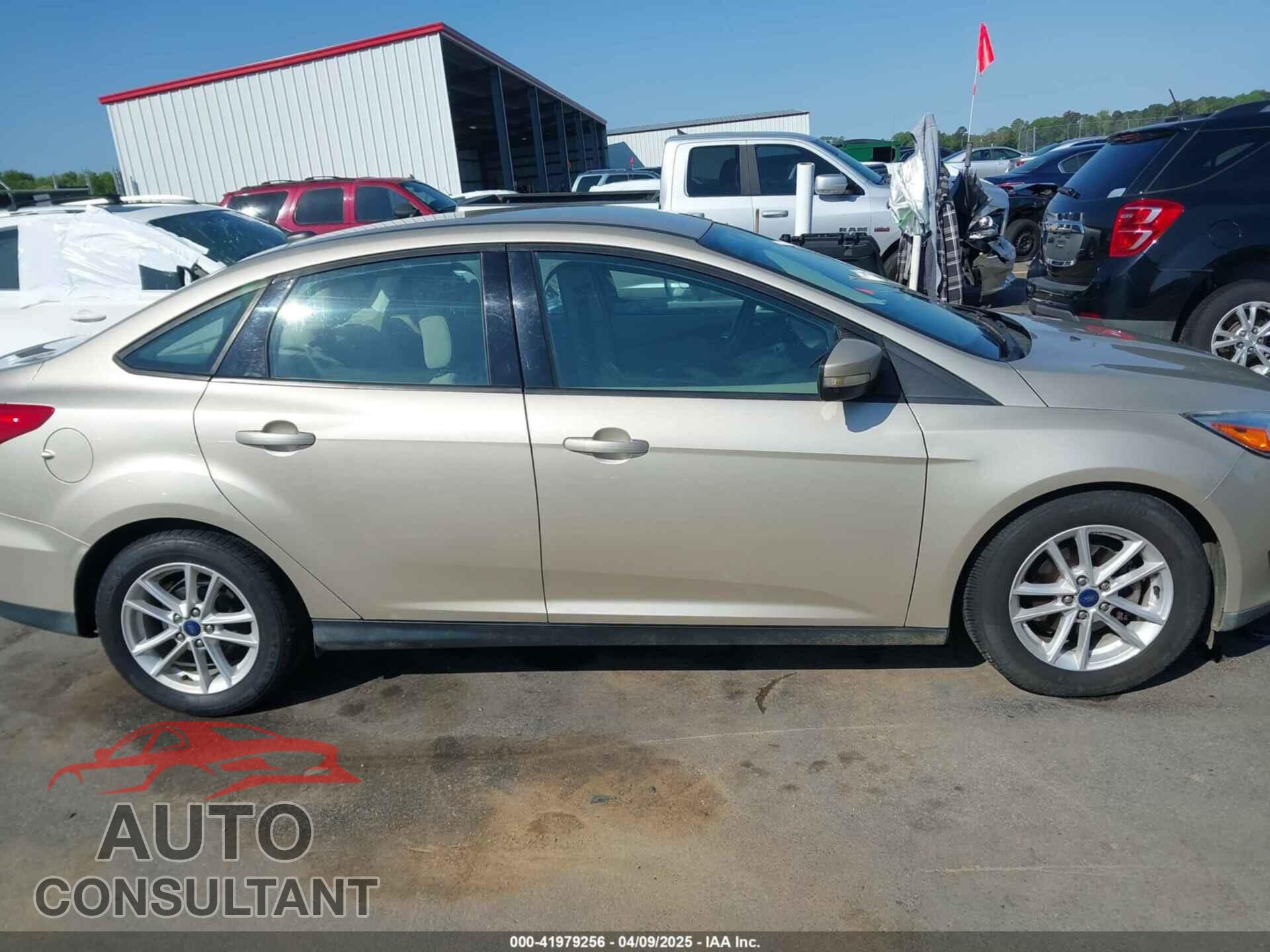 FORD FOCUS 2017 - 1FADP3F20HL322015