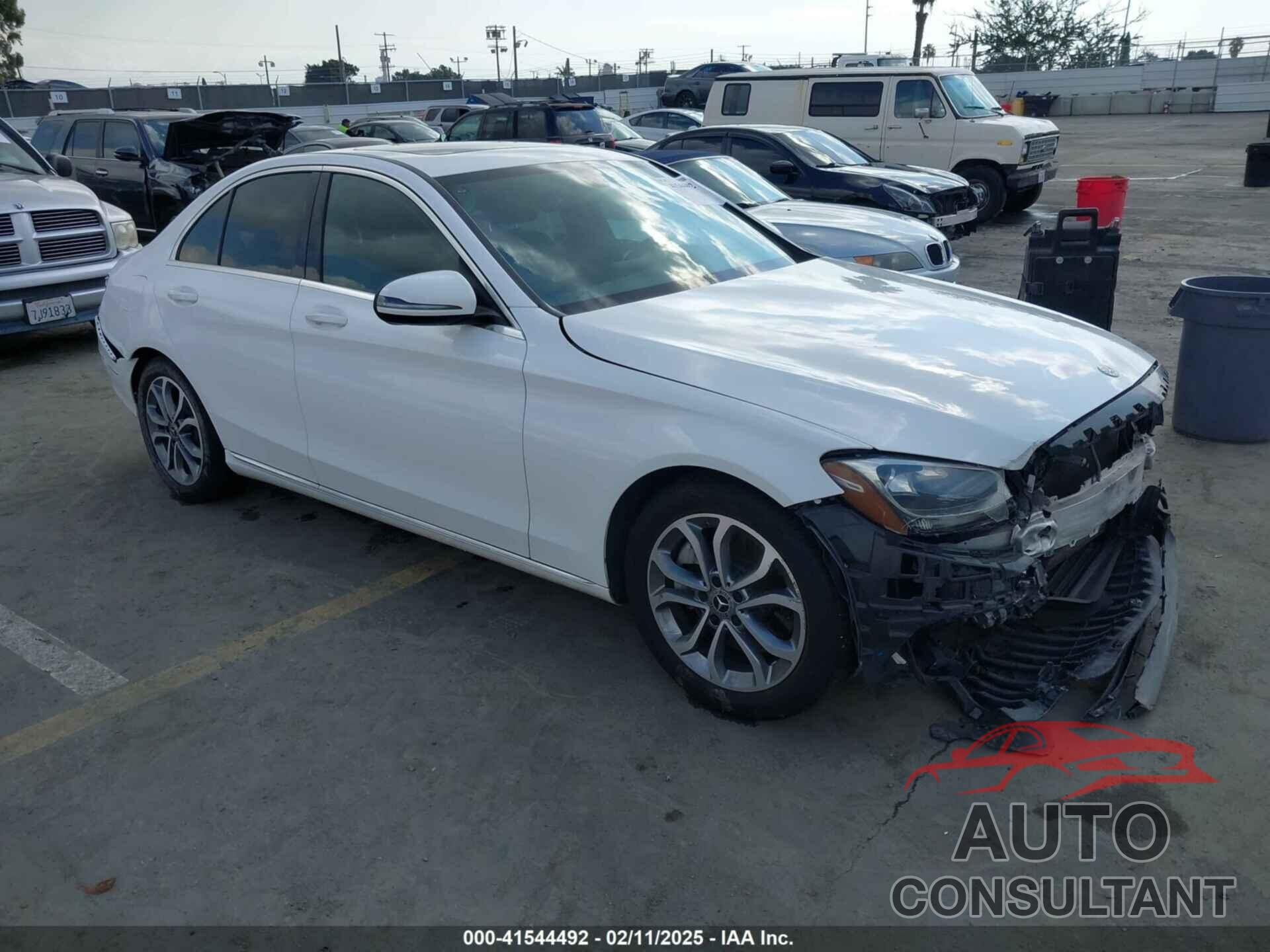 MERCEDES-BENZ C 300 2018 - 55SWF4JB5JU239481