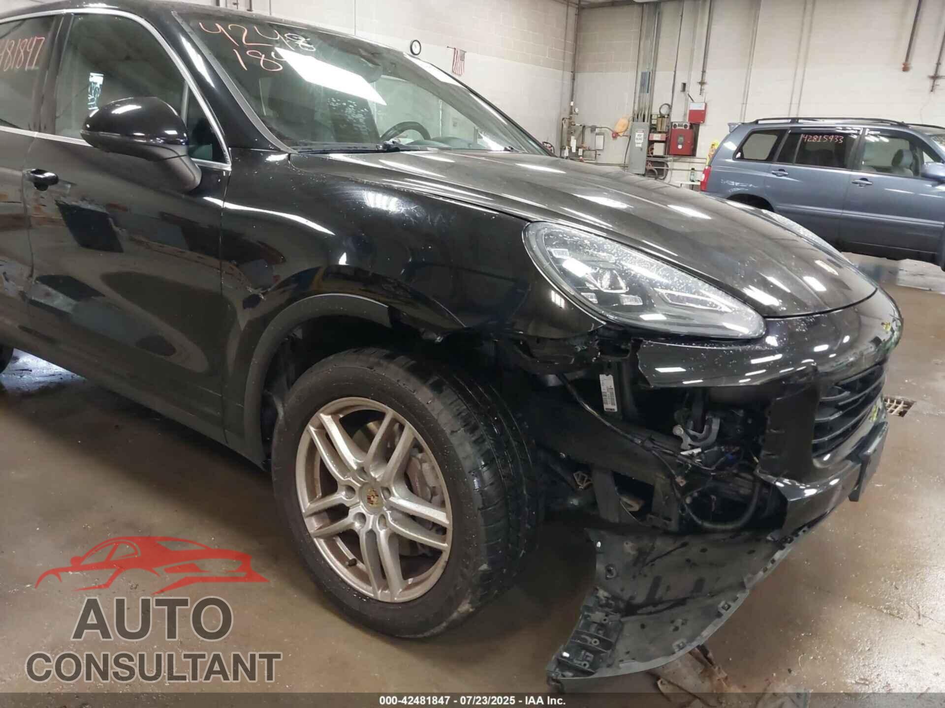PORSCHE CAYENNE 2016 - WP1AA2A27GLA08360