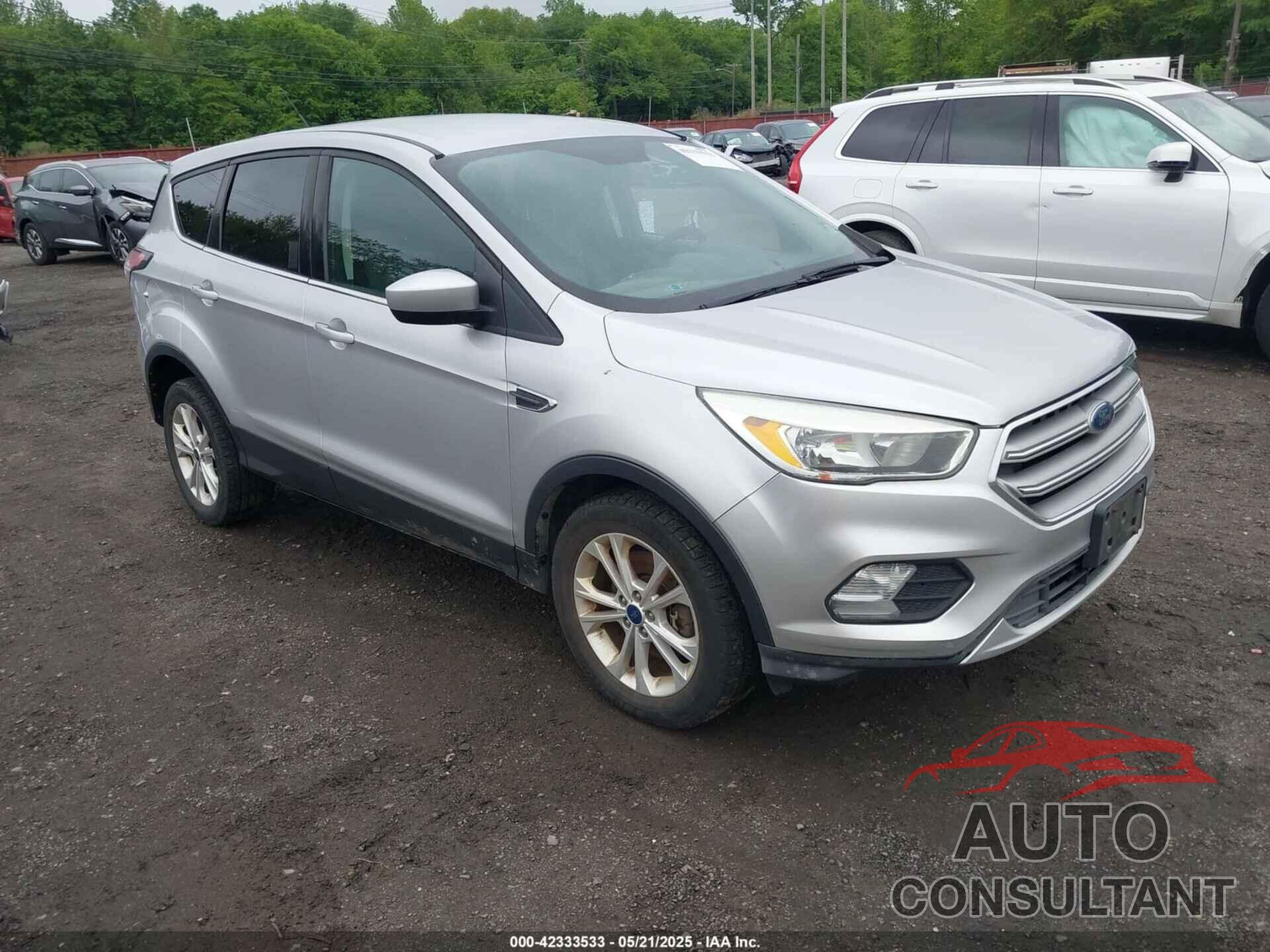 FORD ESCAPE 2017 - 1FMCU9G91HUA07808