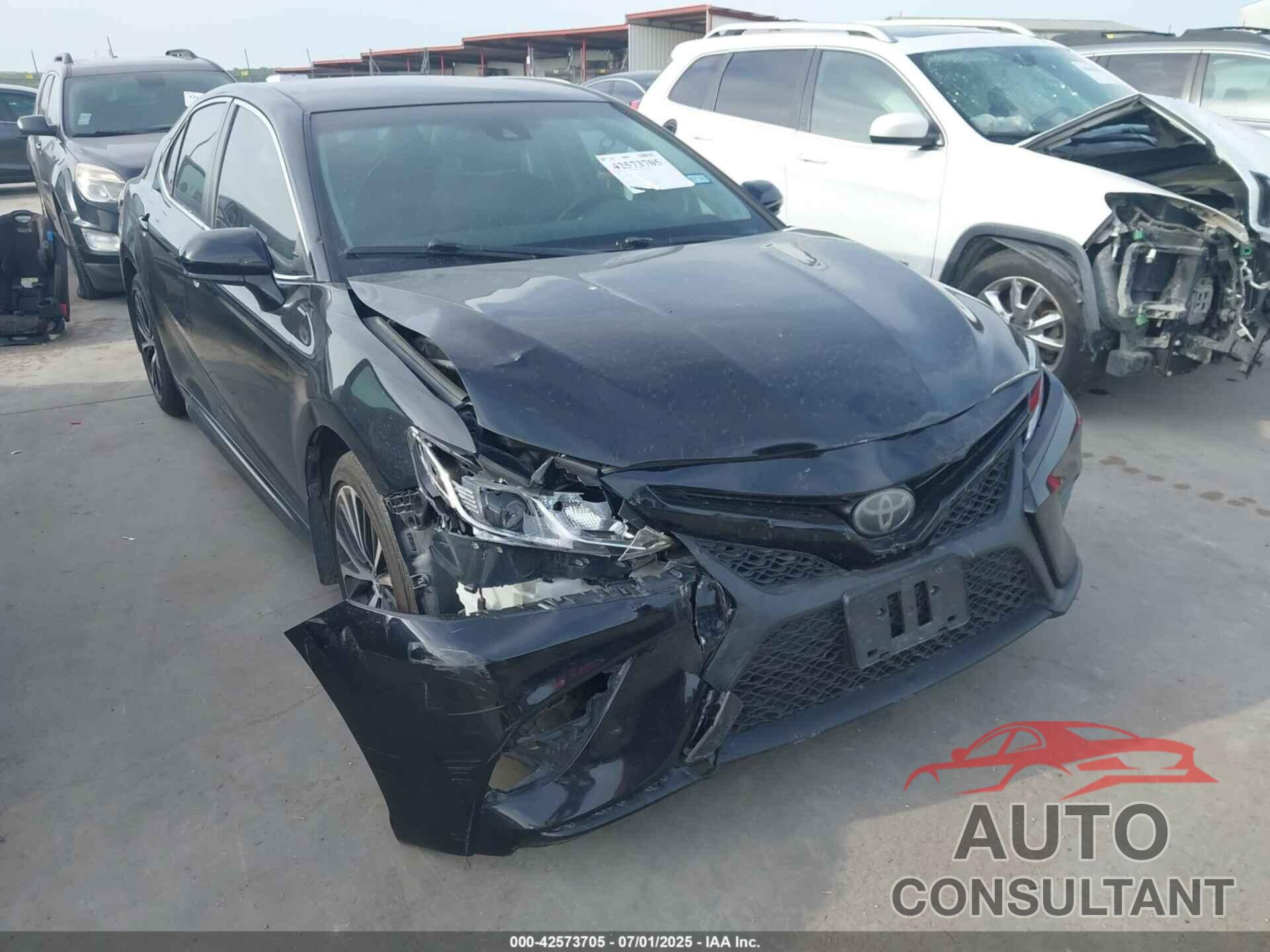 TOYOTA CAMRY 2018 - 4T1B11HK8JU152633