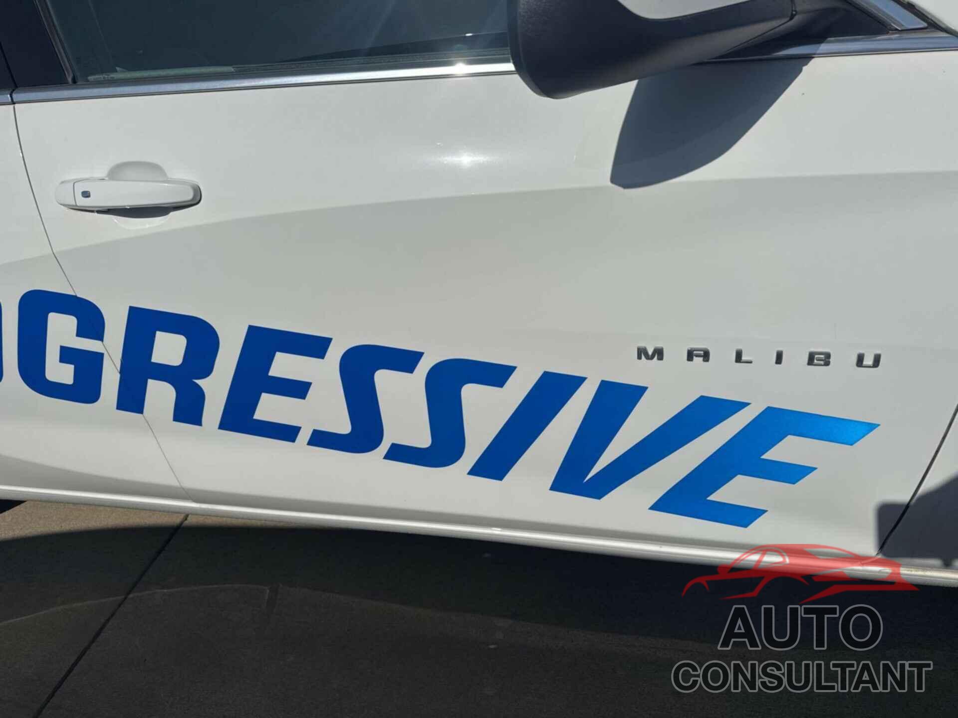 CHEVROLET MALIBU 2020 - 1G1ZC5ST2LF130214