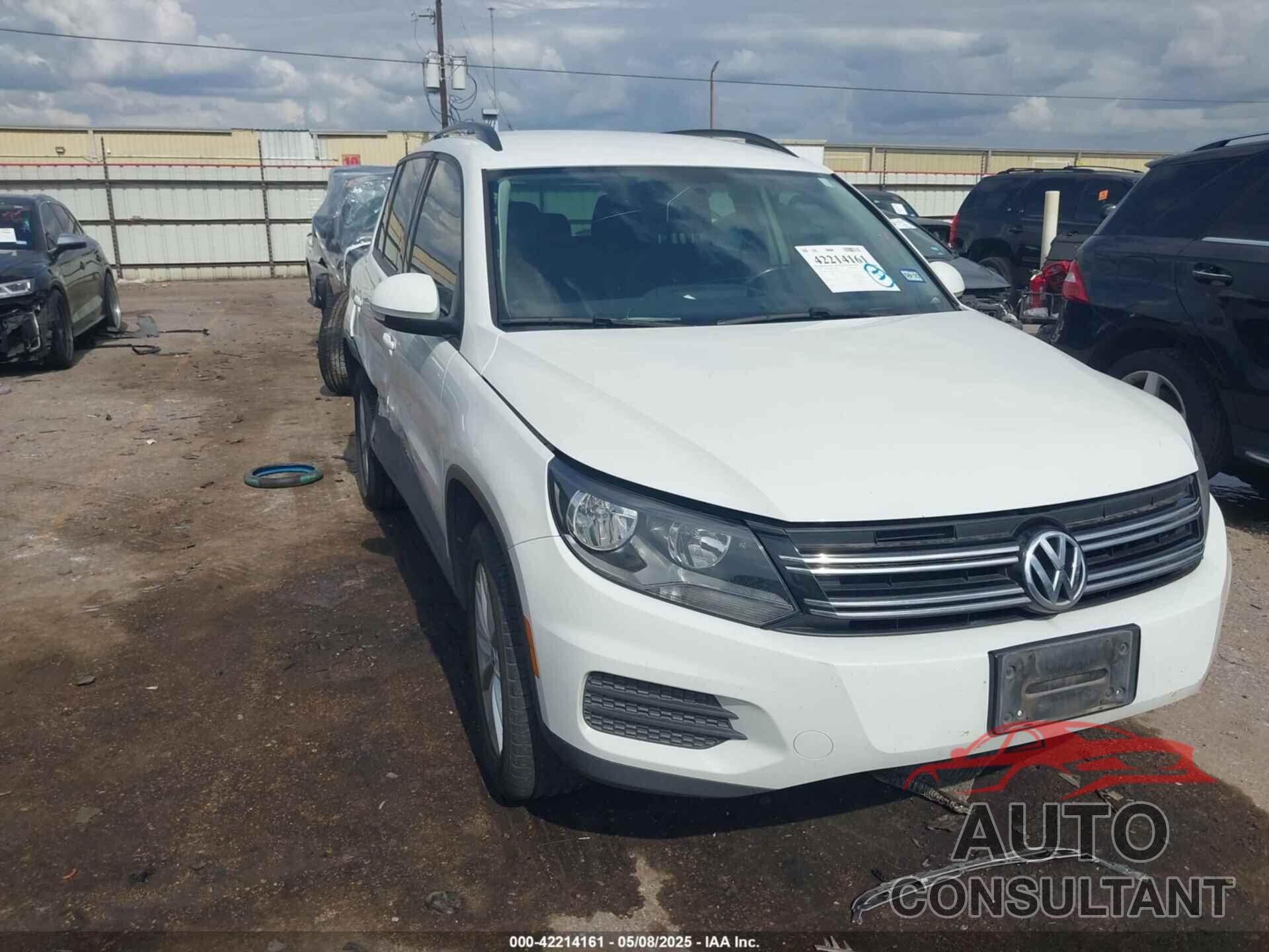 VOLKSWAGEN TIGUAN 2017 - WVGAV7AX2HK051022