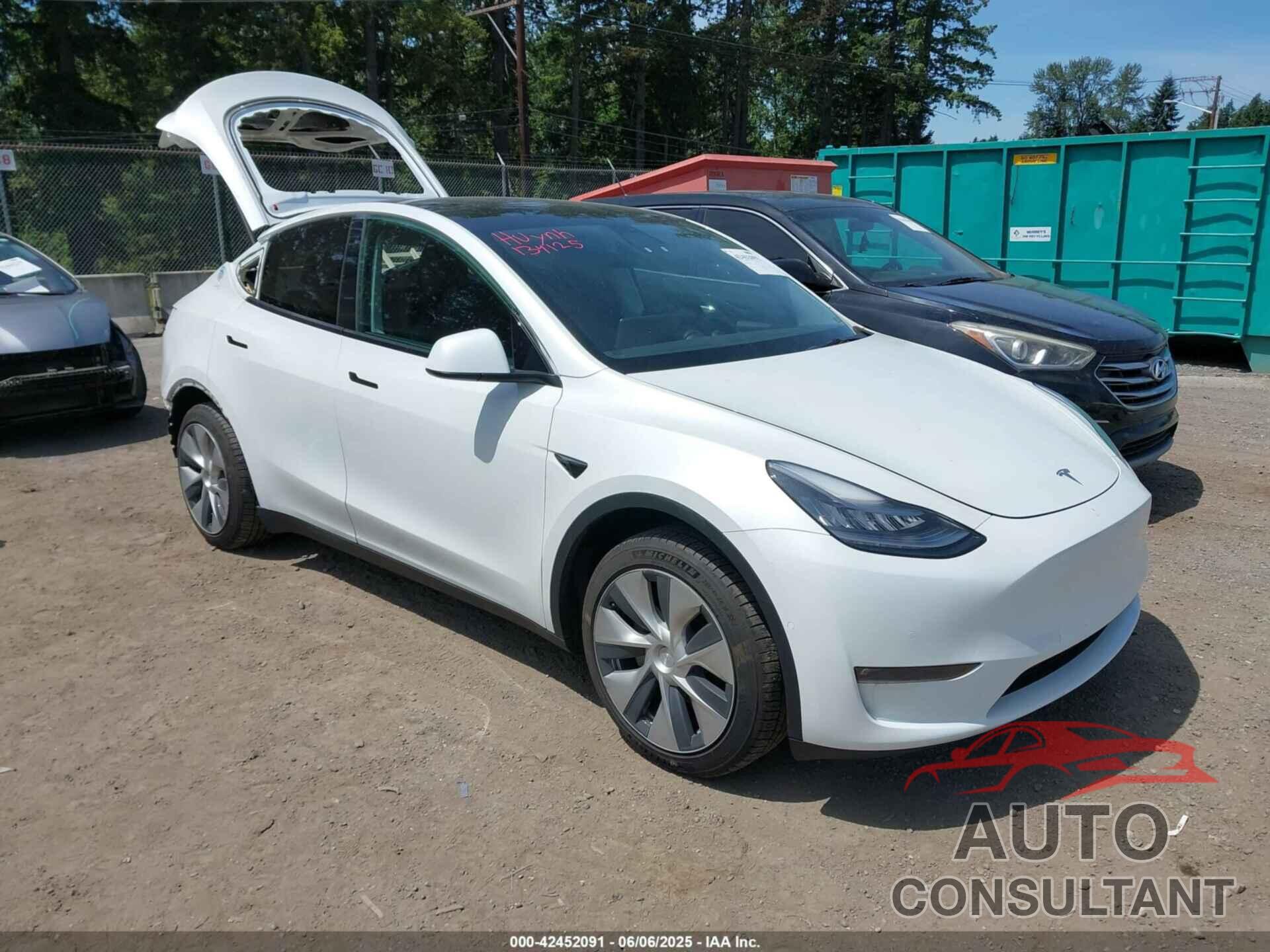 TESLA MODEL Y 2021 - 5YJYGDED7MF134125