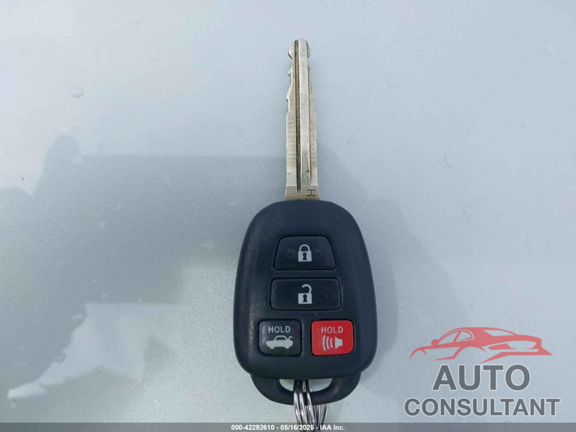 TOYOTA COROLLA 2017 - 2T1BURHEXHC883723