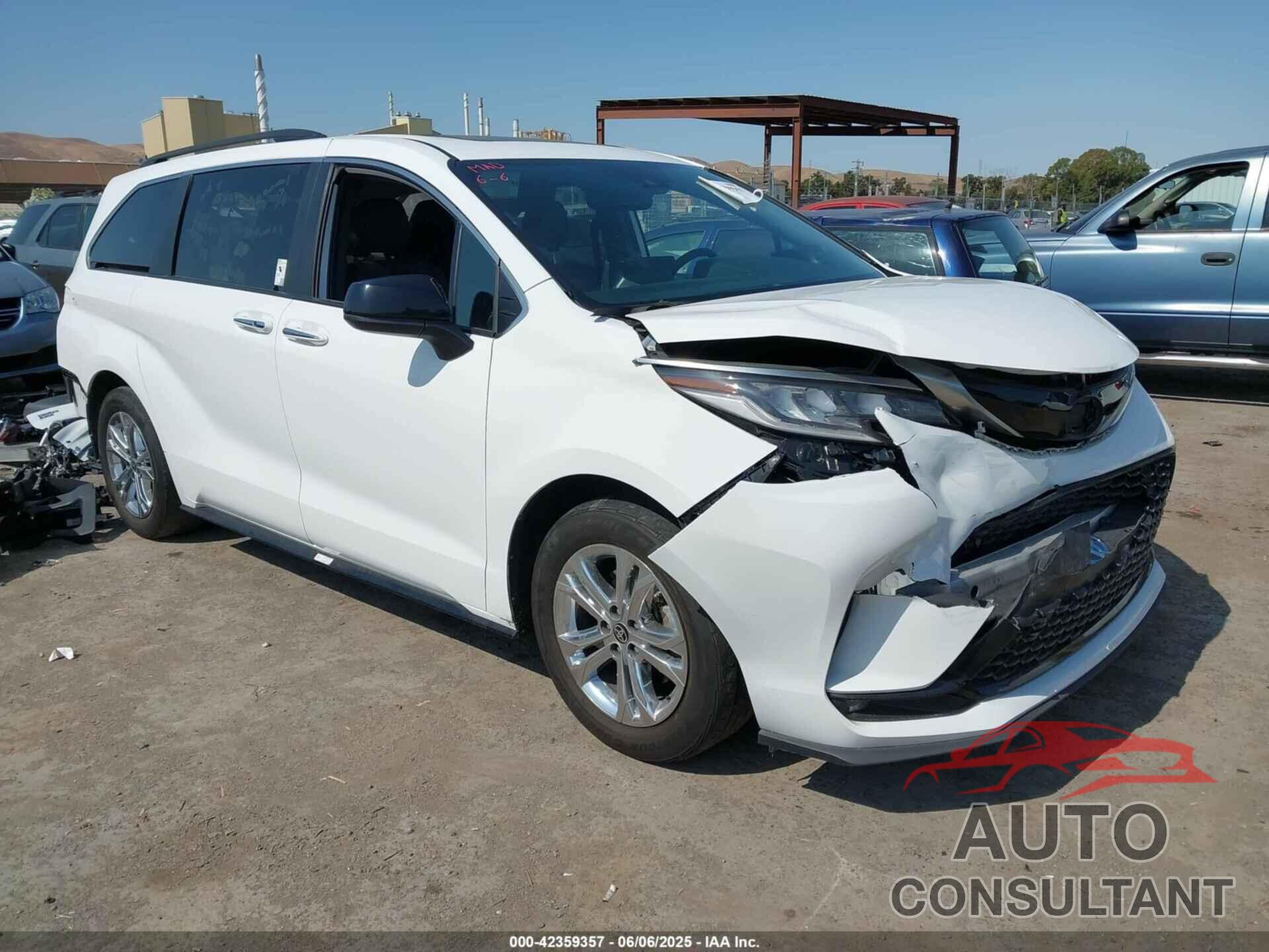 TOYOTA SIENNA 2023 - 5TDDSKFC3PS107558