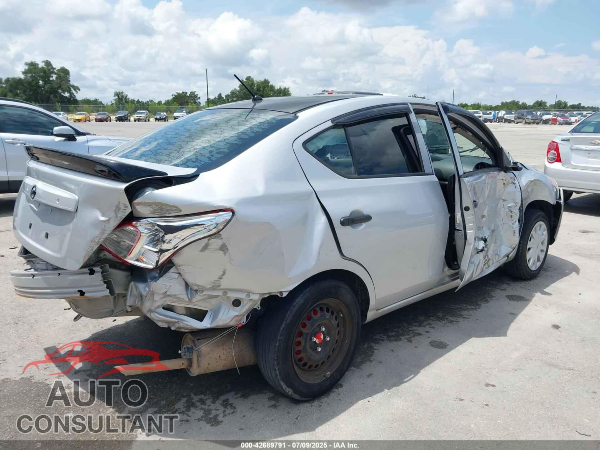 NISSAN VERSA 2019 - 3N1CN7AP3KL823064