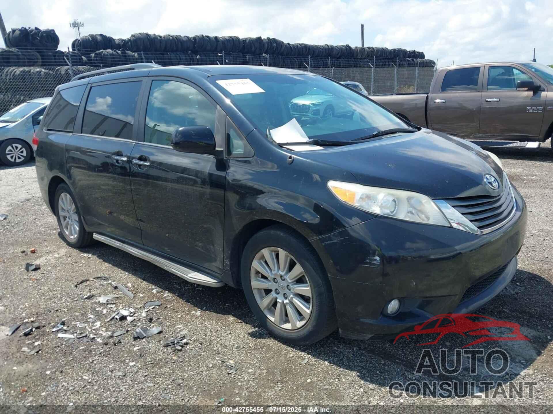 TOYOTA SIENNA 2013 - 5TDDK3DC8DS064047