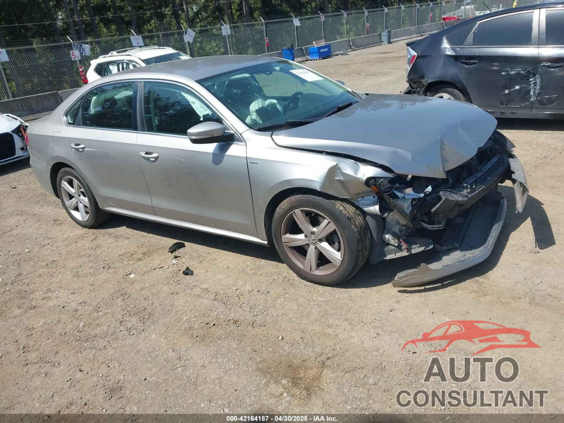 VOLKSWAGEN PASSAT 2014 - 1VWAT7A38EC034428