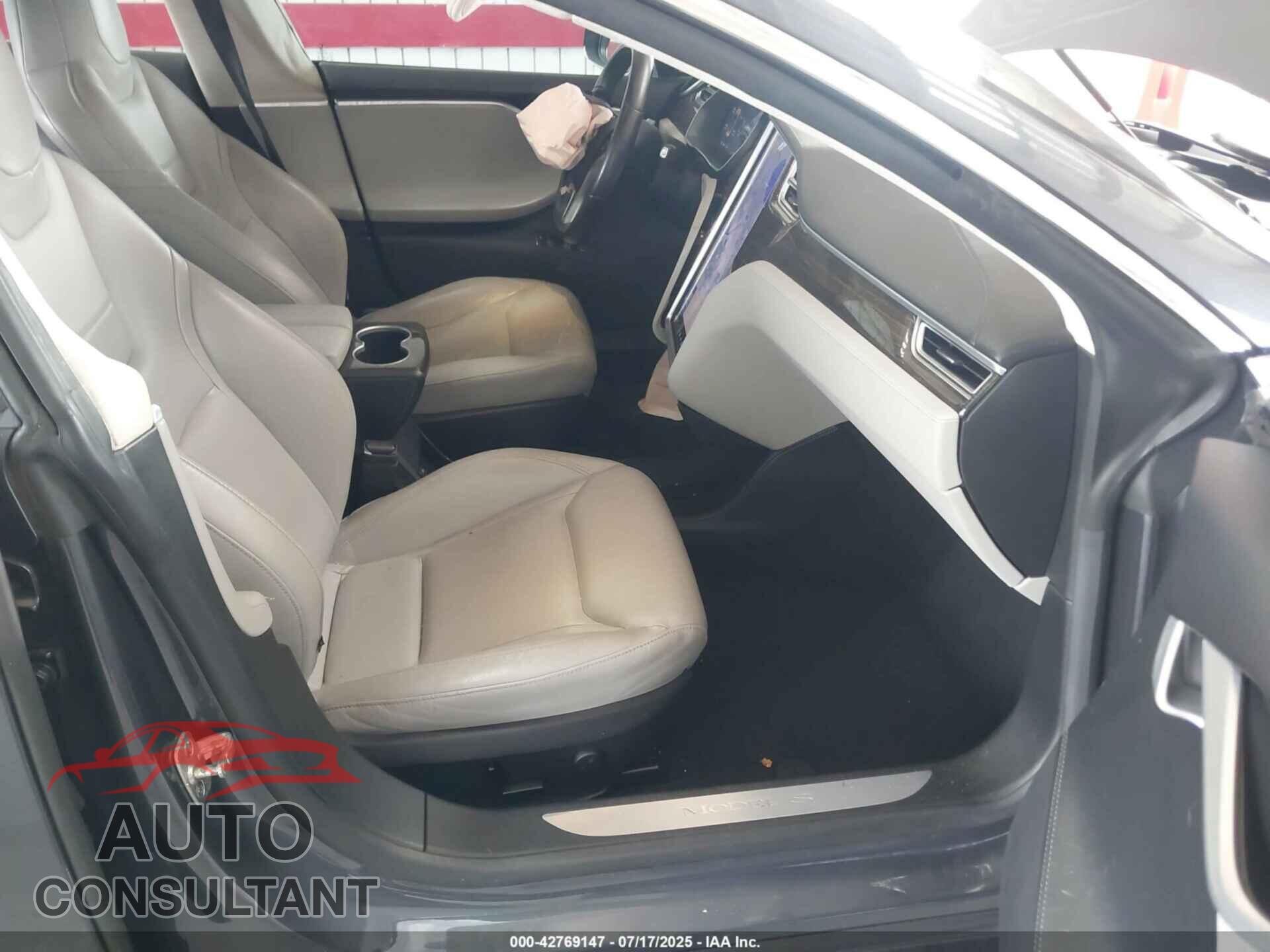 TESLA MODEL S 2015 - 5YJSA1S12FF100404