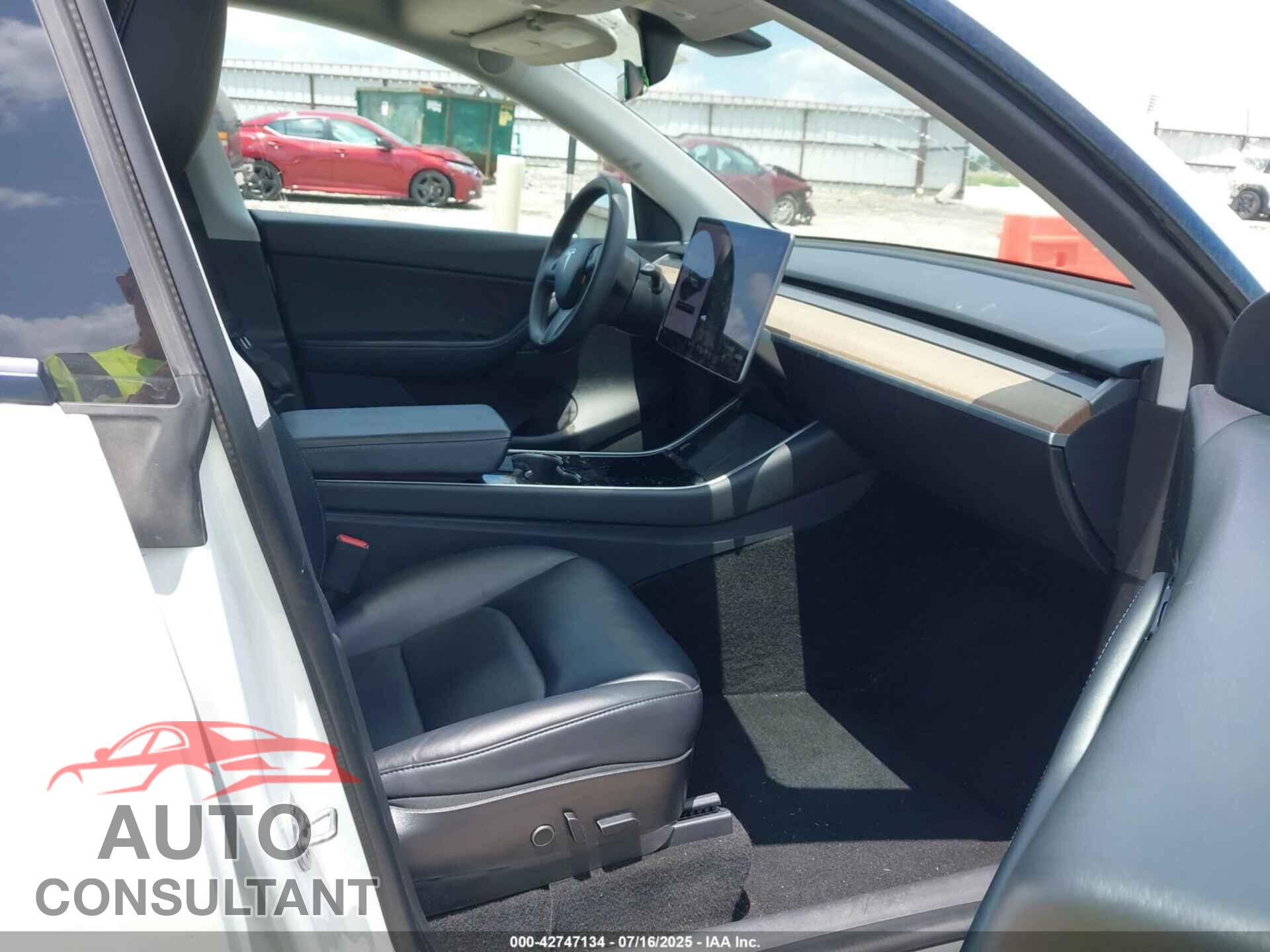 TESLA MODEL Y 2021 - 5YJYGDEEXMF096687