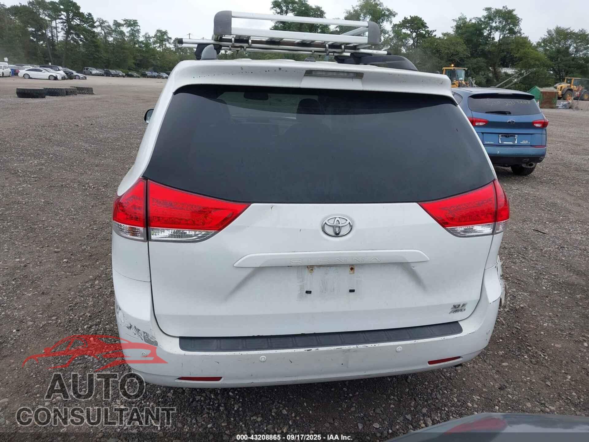 TOYOTA SIENNA 2013 - 5TDDK3DC8DS053288