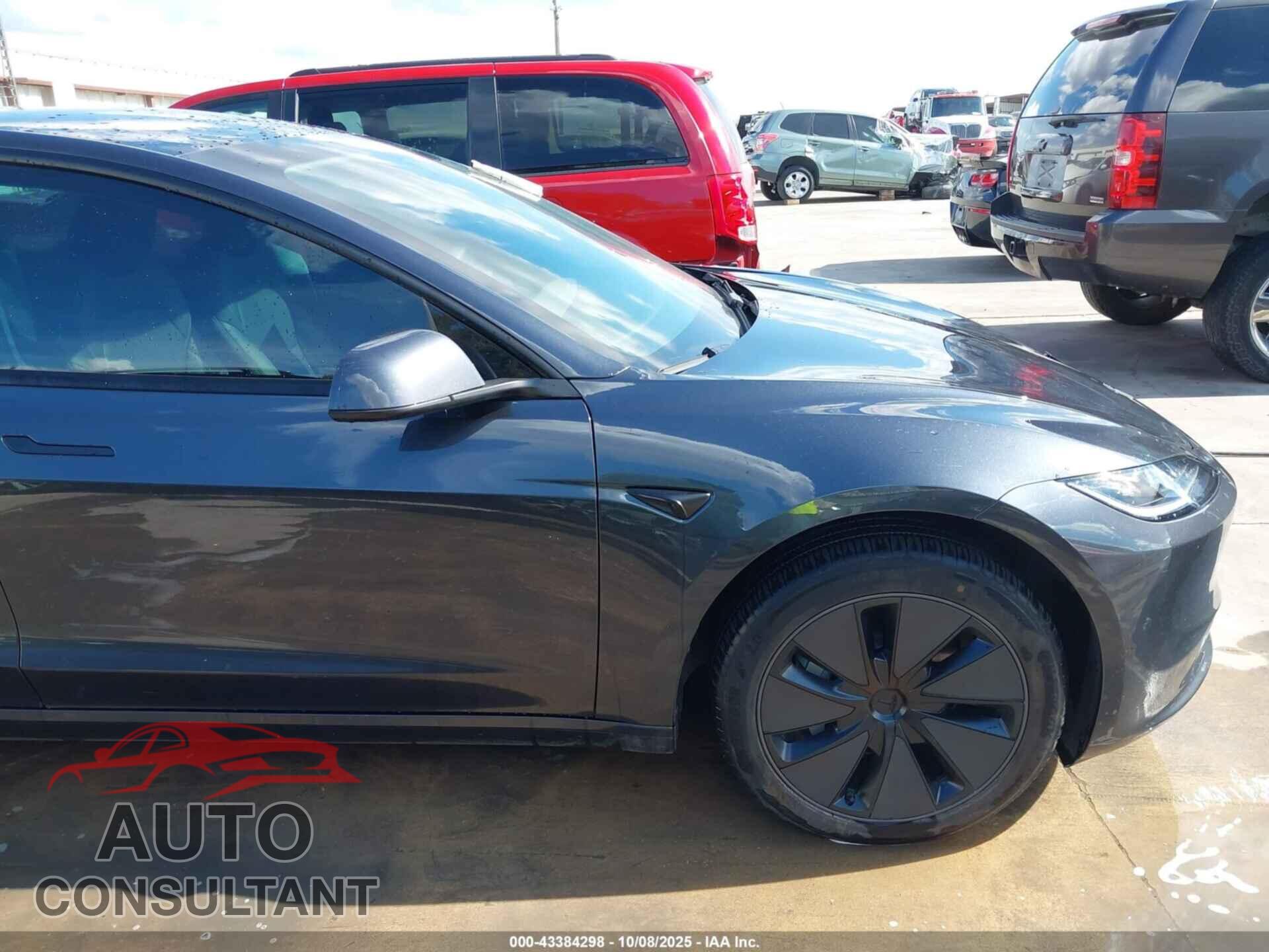 TESLA MODEL 3 2025 - 5YJ3E1EA5SF978729