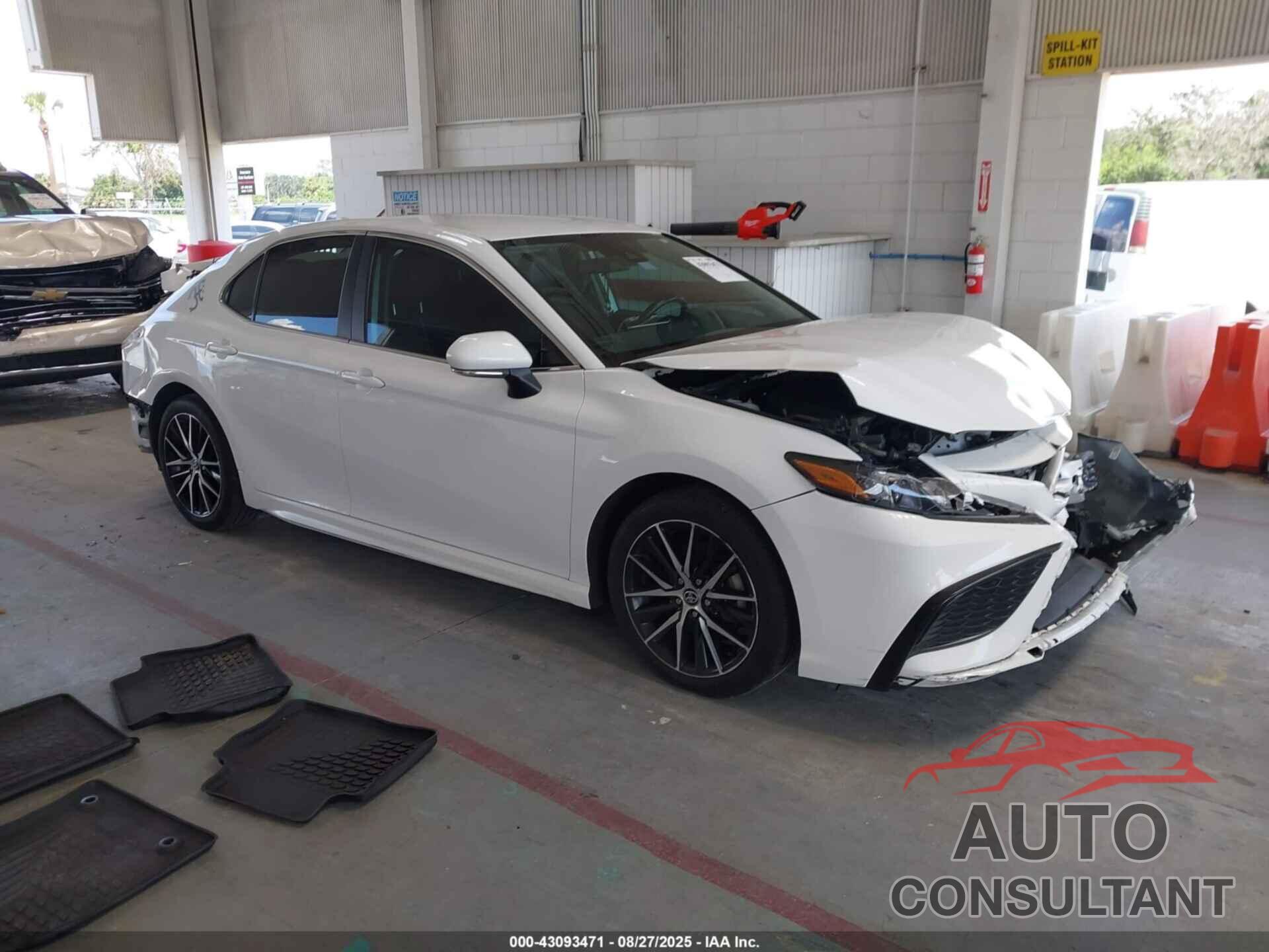 TOYOTA CAMRY 2023 - 4T1G11AK4PU833946