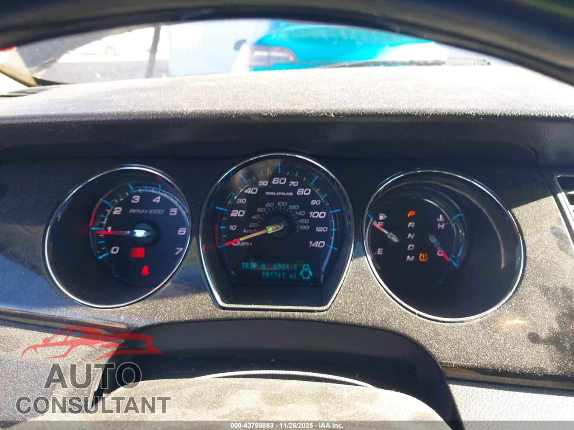 FORD TAURUS 2011 - 1FAHP2FW4BG120065