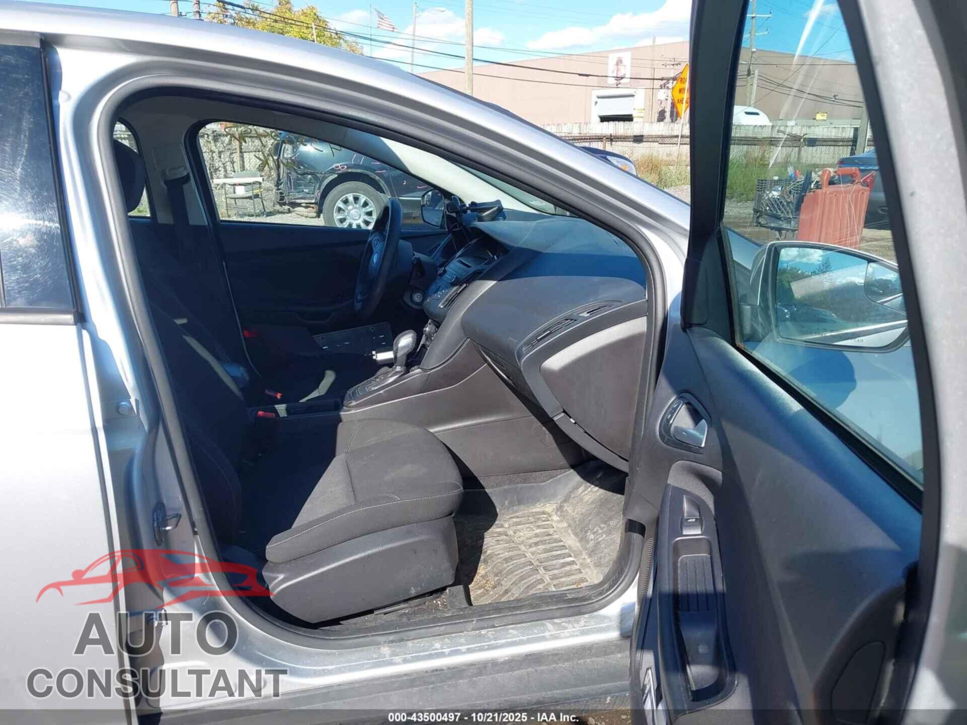 FORD FOCUS 2017 - 1FADP3K2XHL302005