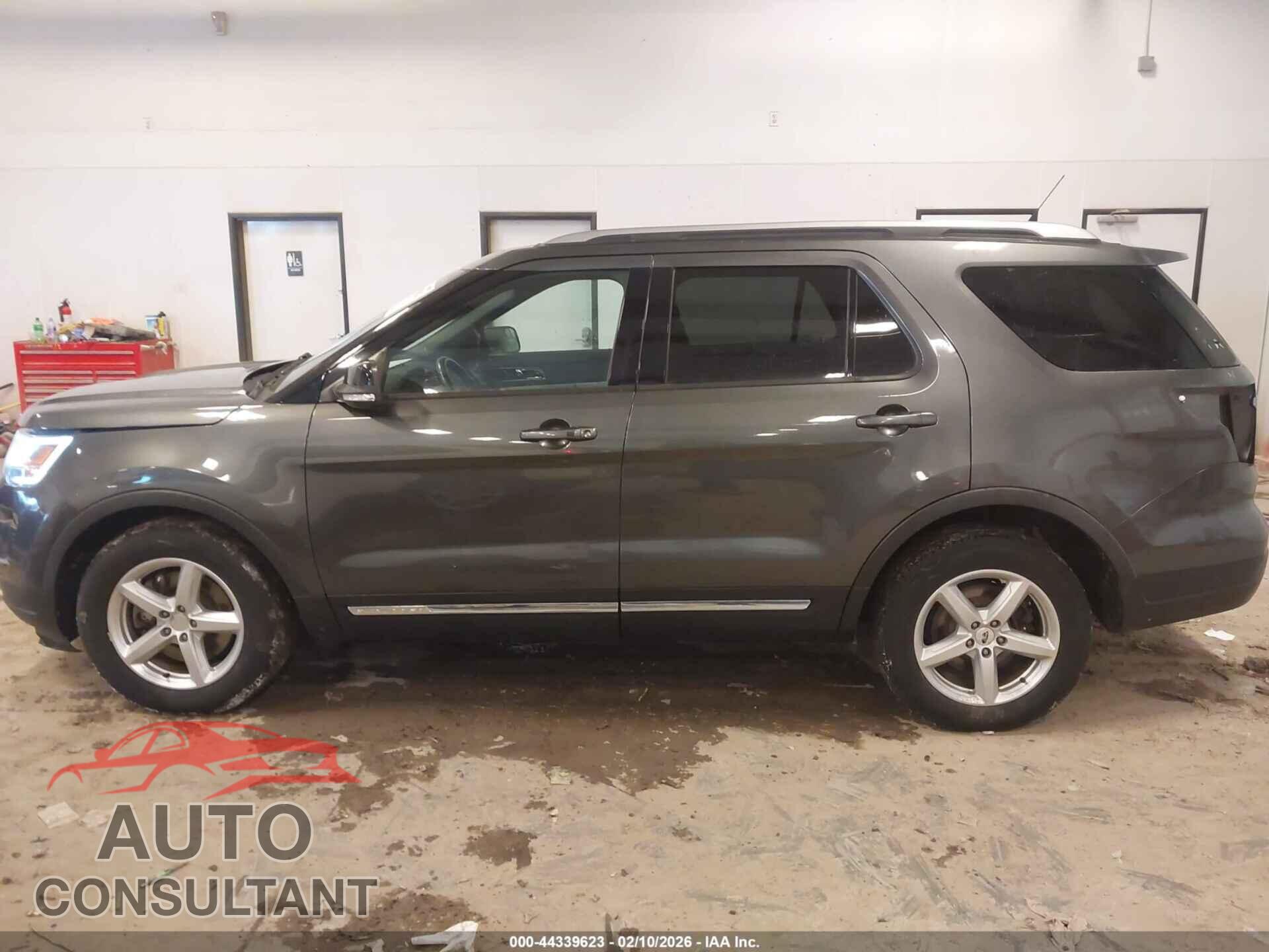 FORD EXPLORER 2018 - 1FM5K7D80JGB98429
