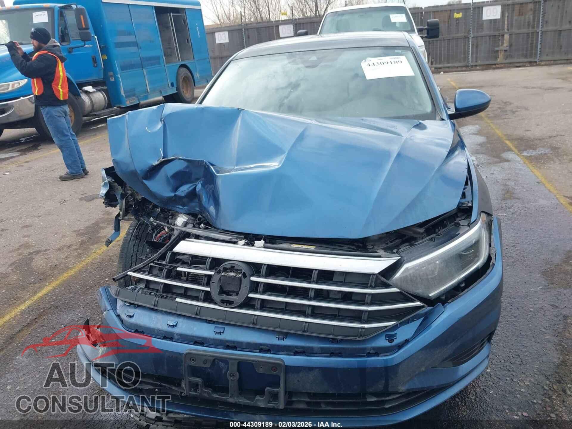 VOLKSWAGEN JETTA 2019 - 3VWEB7BU2KM233500