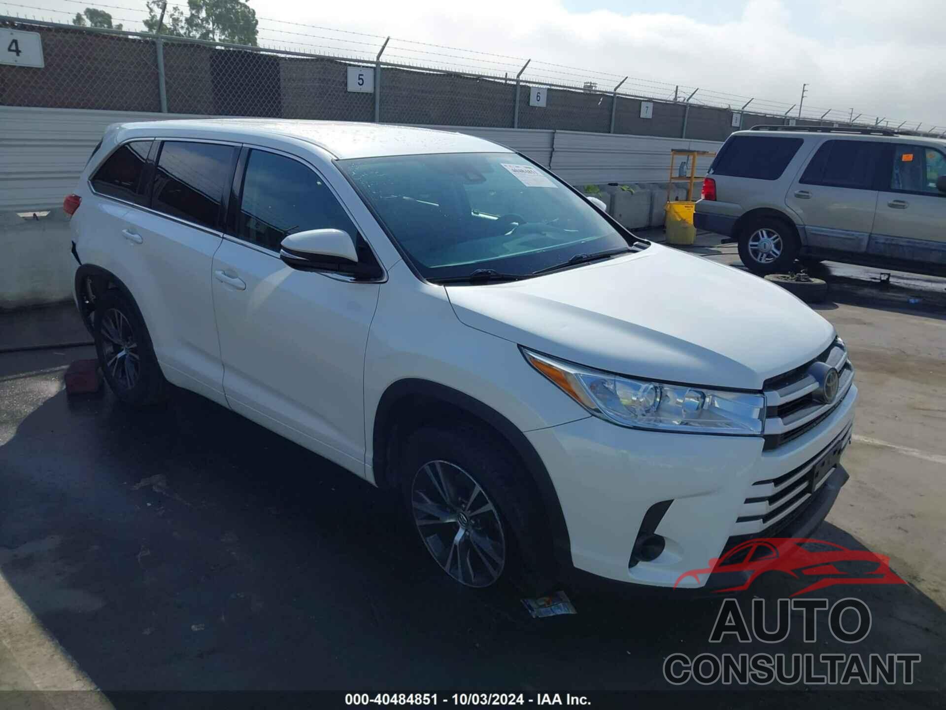 TOYOTA HIGHLANDER 2018 - 5TDZARFH2JS038432