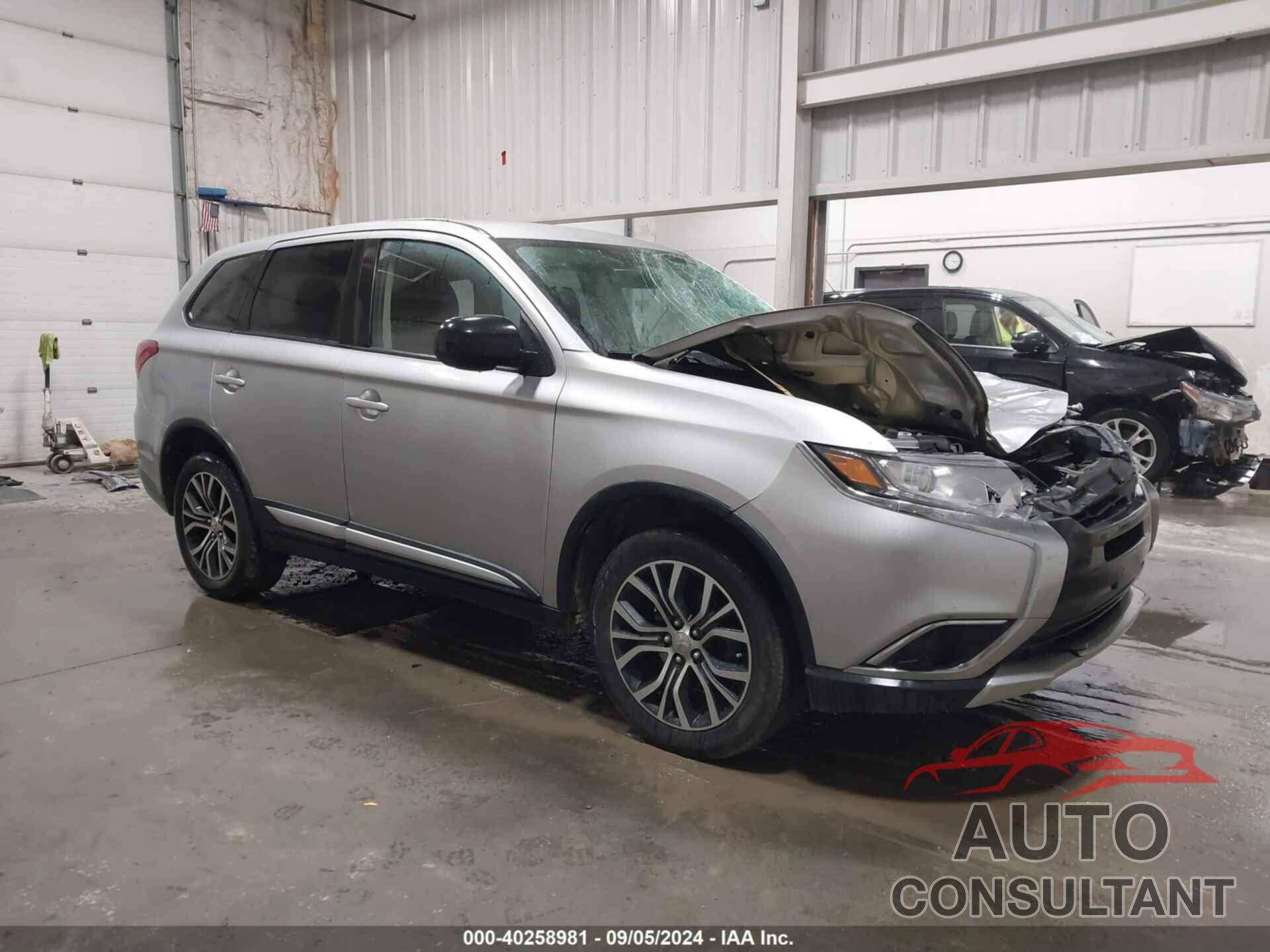 MITSUBISHI OUTLANDER 2018 - JA4AZ3A31JJ002205