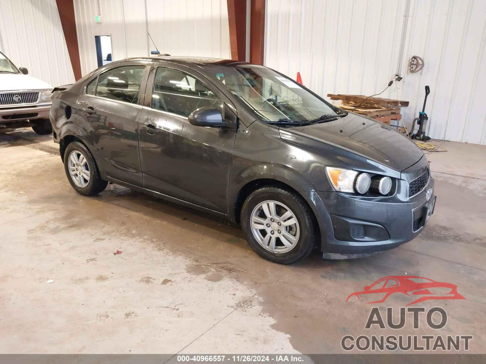CHEVROLET SONIC 2015 - 1G1JC5SH5F4117109