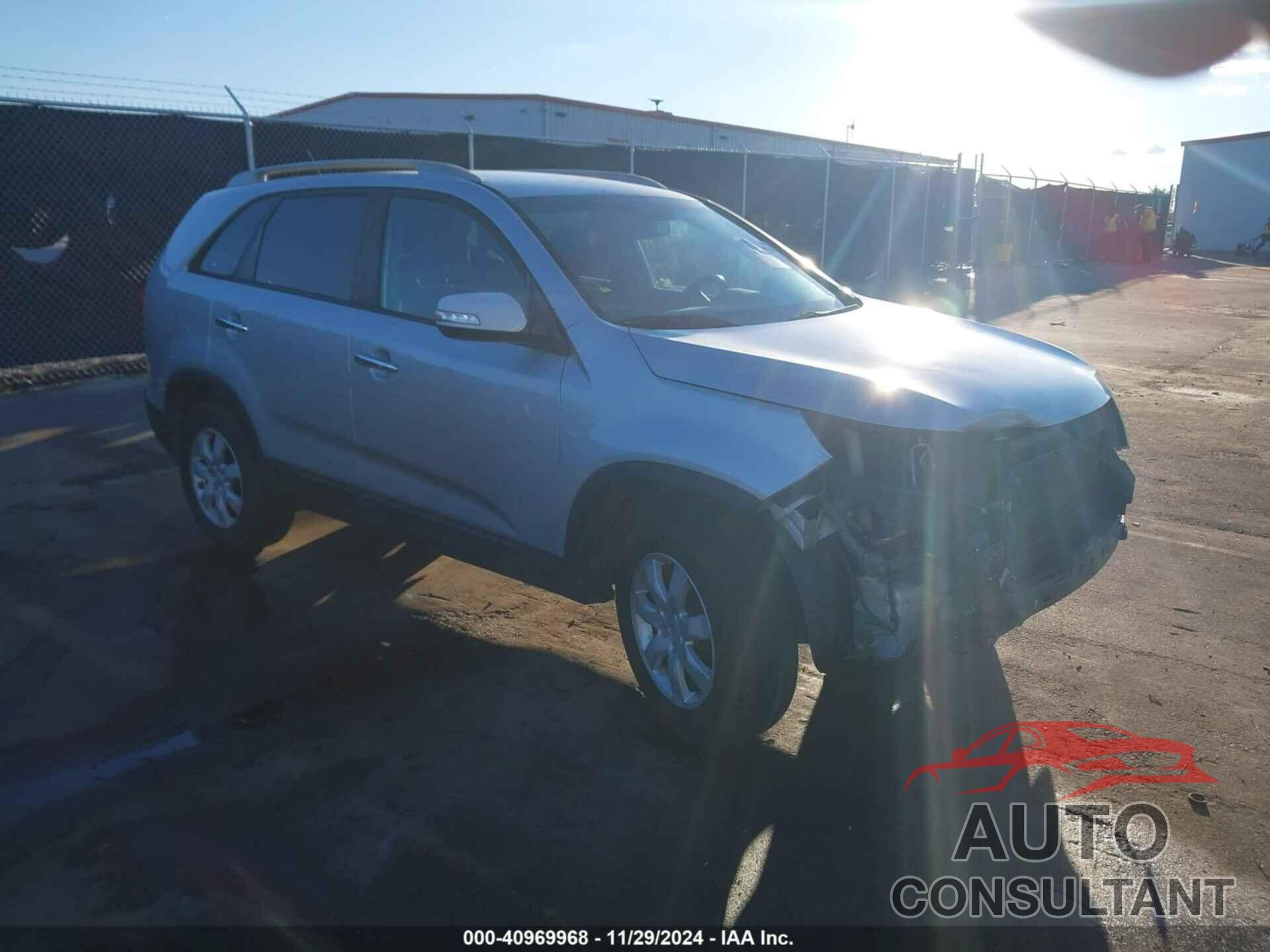 KIA SORENTO 2011 - 5XYKT3A12BG081055