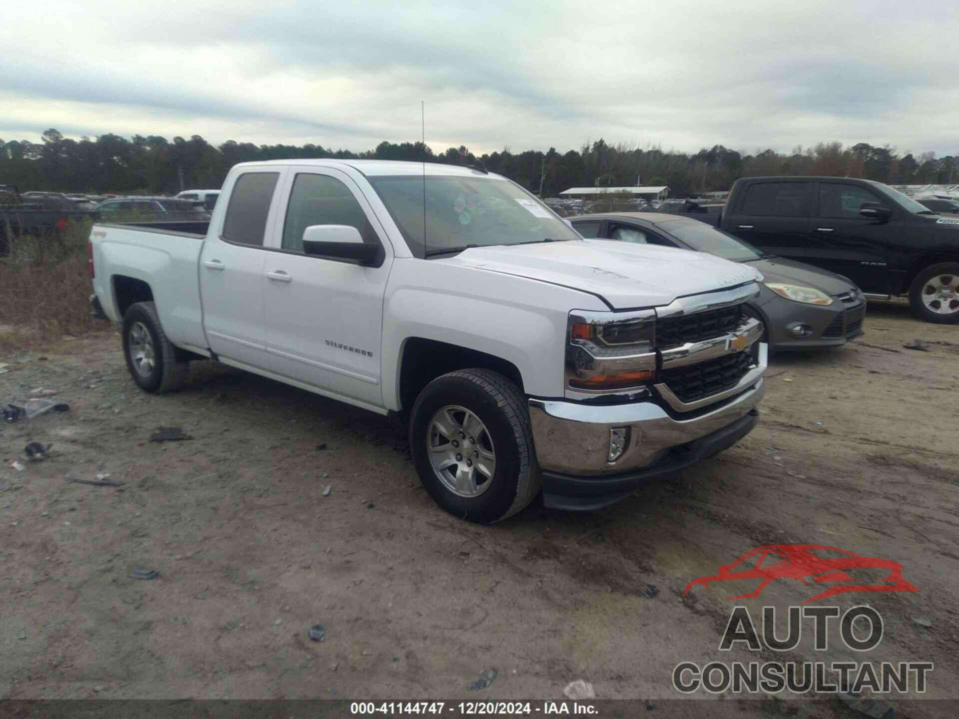 CHEVROLET SILVERADO 1500 2018 - 1GCVKREH2JZ350276
