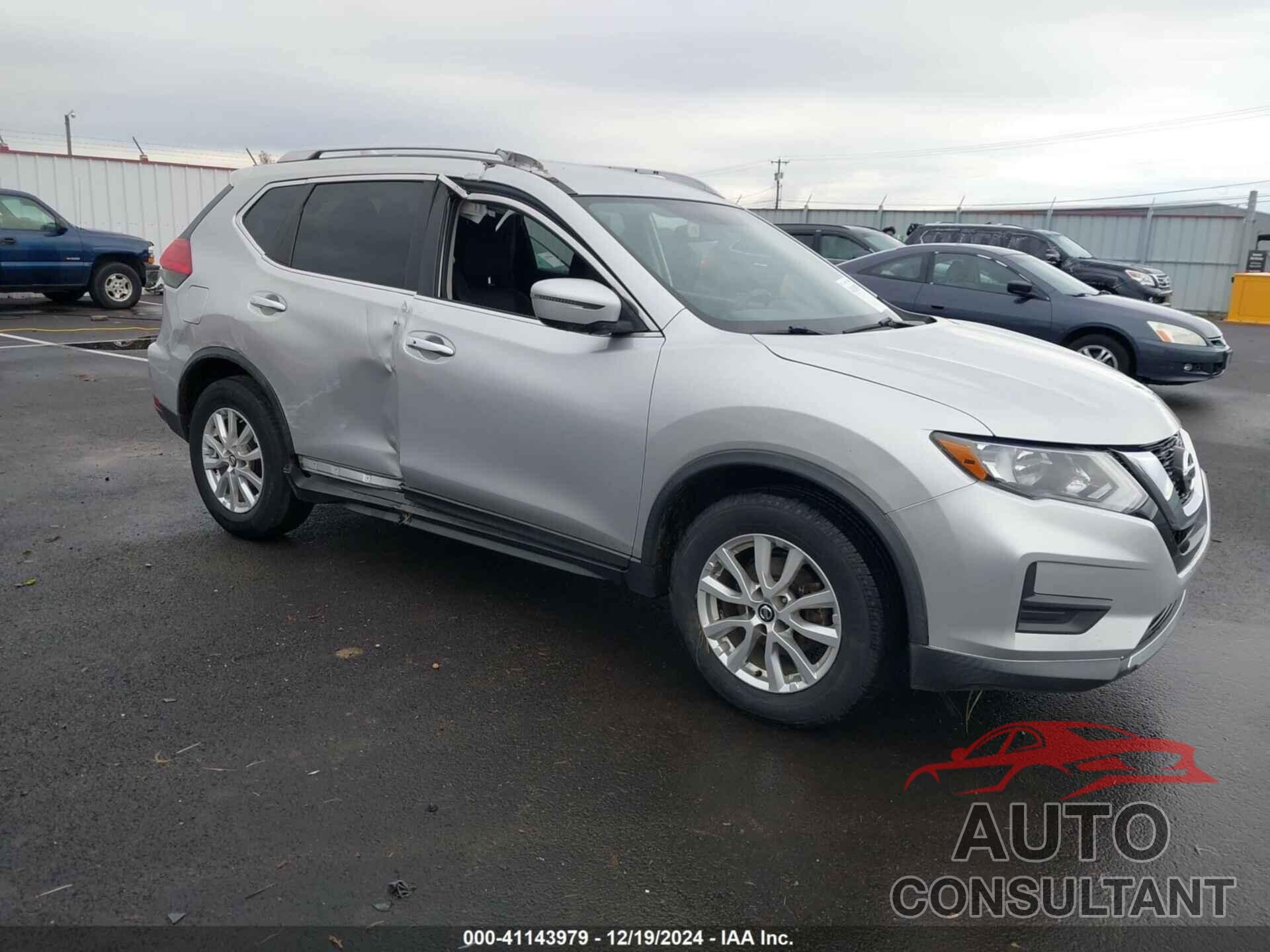 NISSAN ROGUE 2017 - KNMAT2MT5HP550700