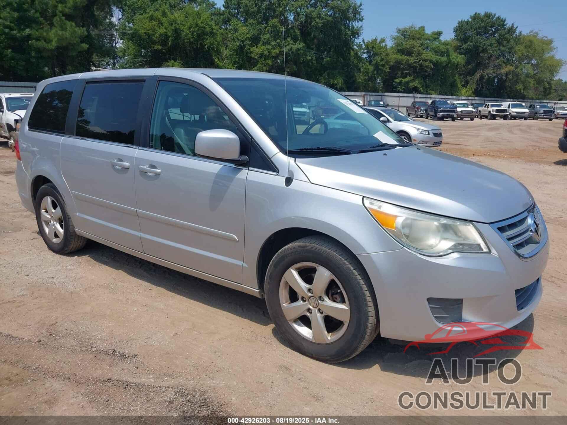 VOLKSWAGEN ROUTAN 2010 - 2V4RW3D14AR333082