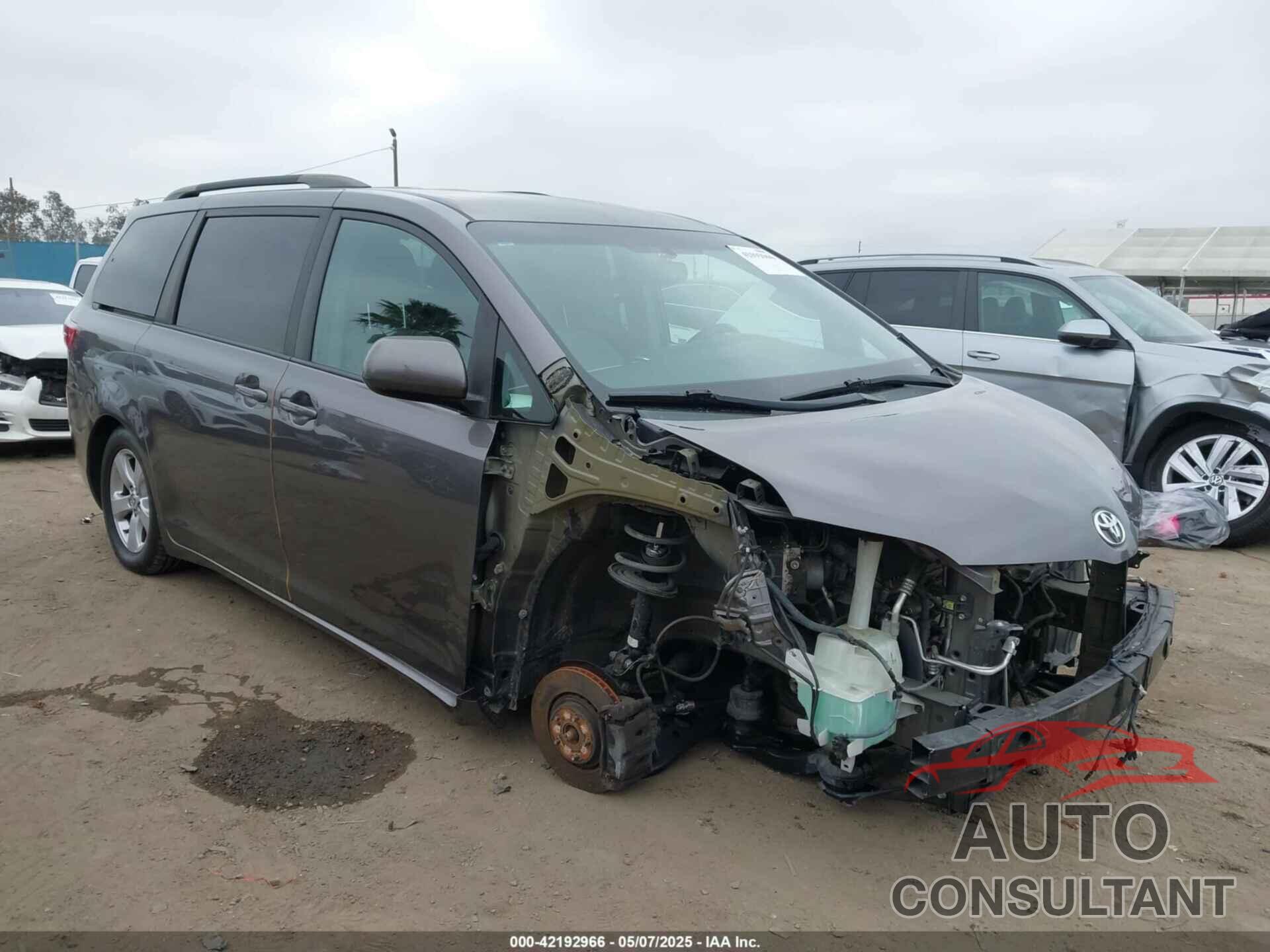 TOYOTA SIENNA 2016 - 5TDKK3DC7GS712523