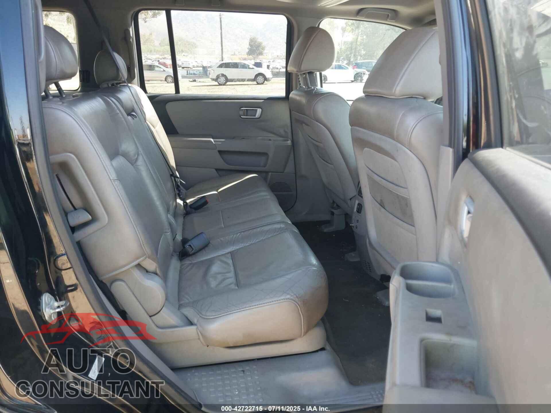 HONDA PILOT 2011 - 5FNYF3H56BB022219