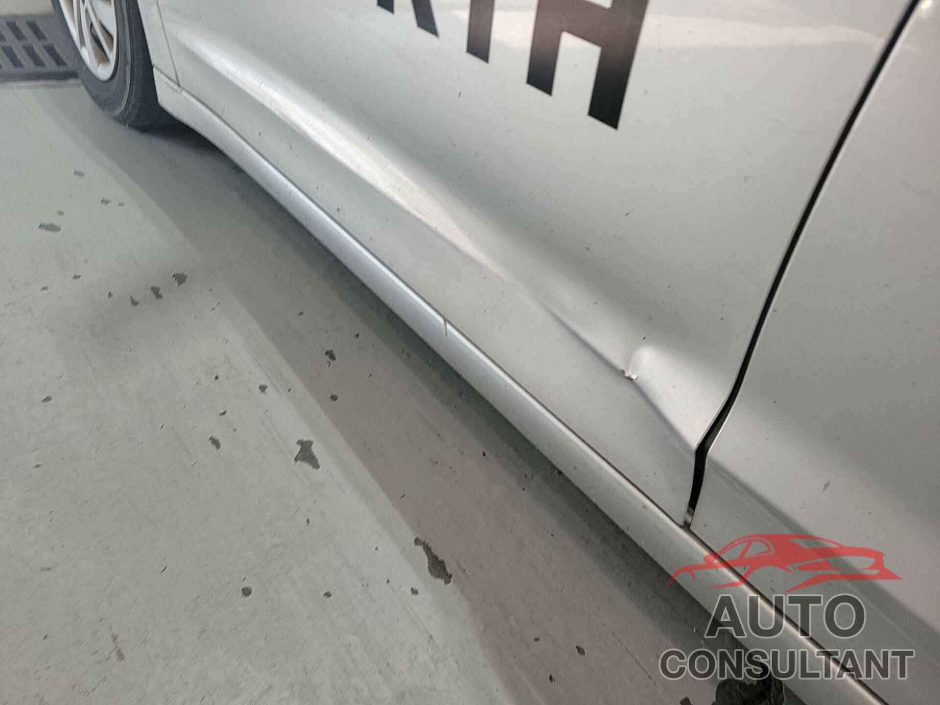 HYUNDAI ELANTRA 2018 - 5NPD74LF0JH330696