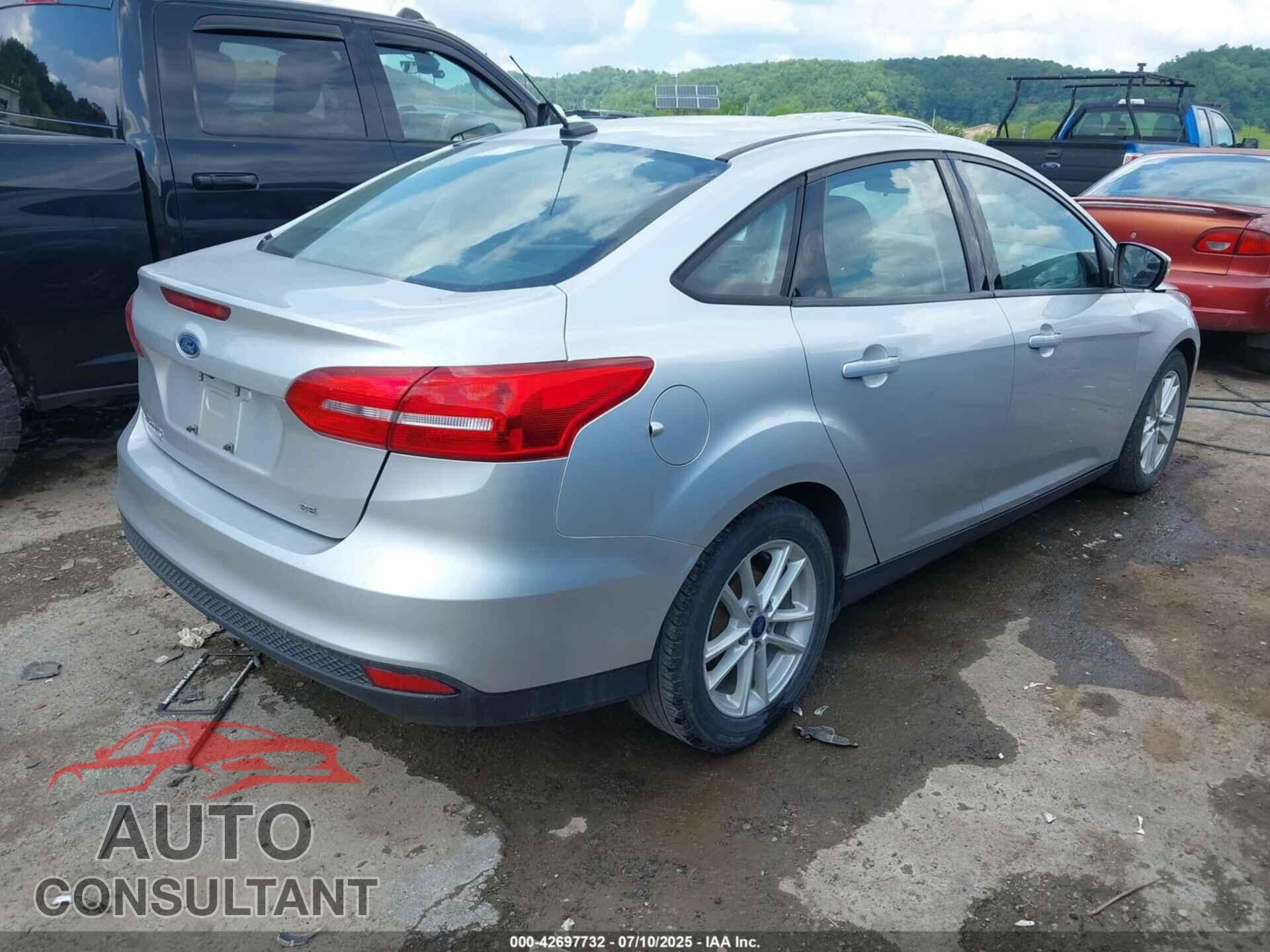 FORD FOCUS 2017 - 1FADP3F22HL236446