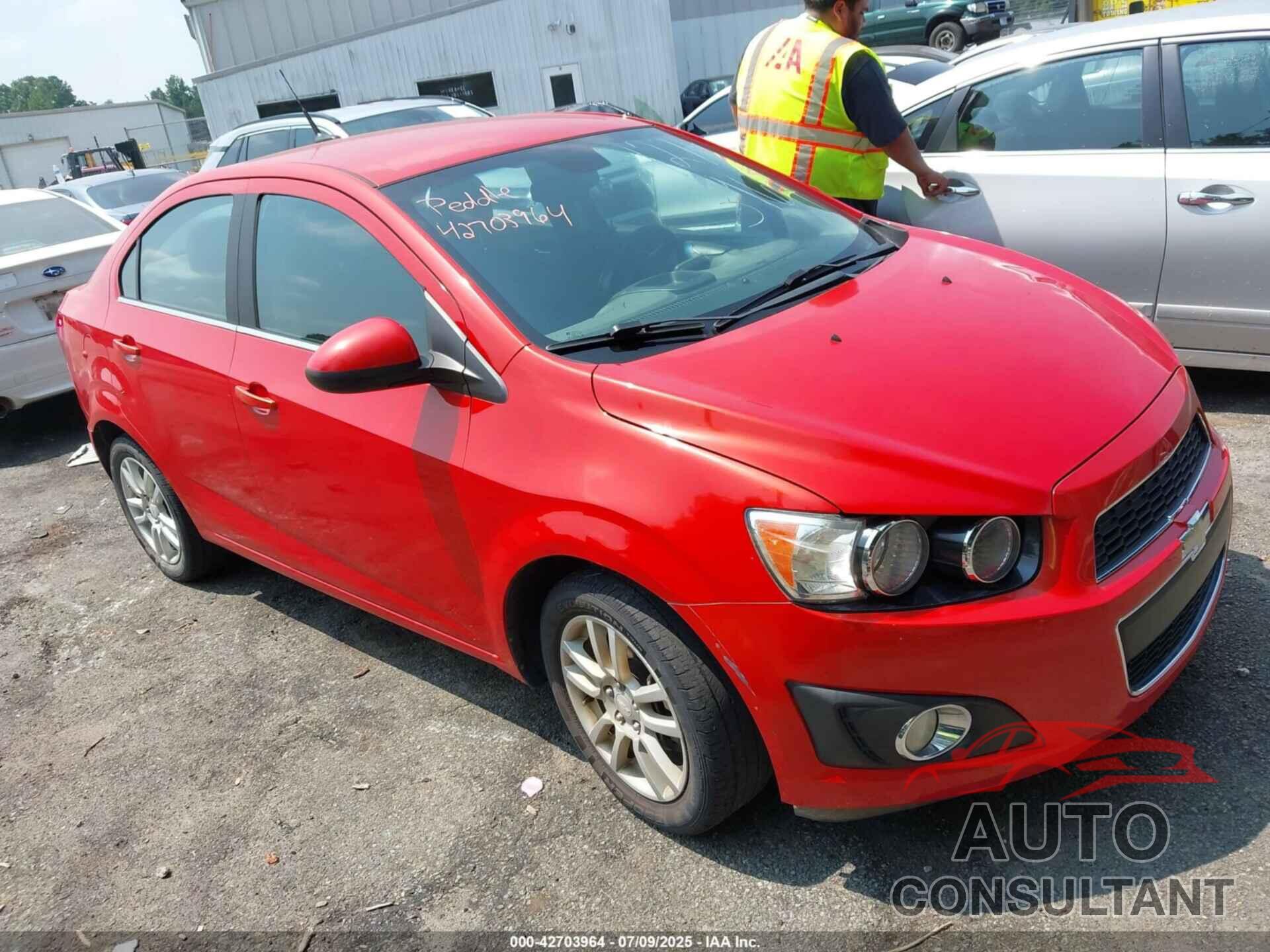 CHEVROLET SONIC 2013 - 1G1JC5SH8D4118736