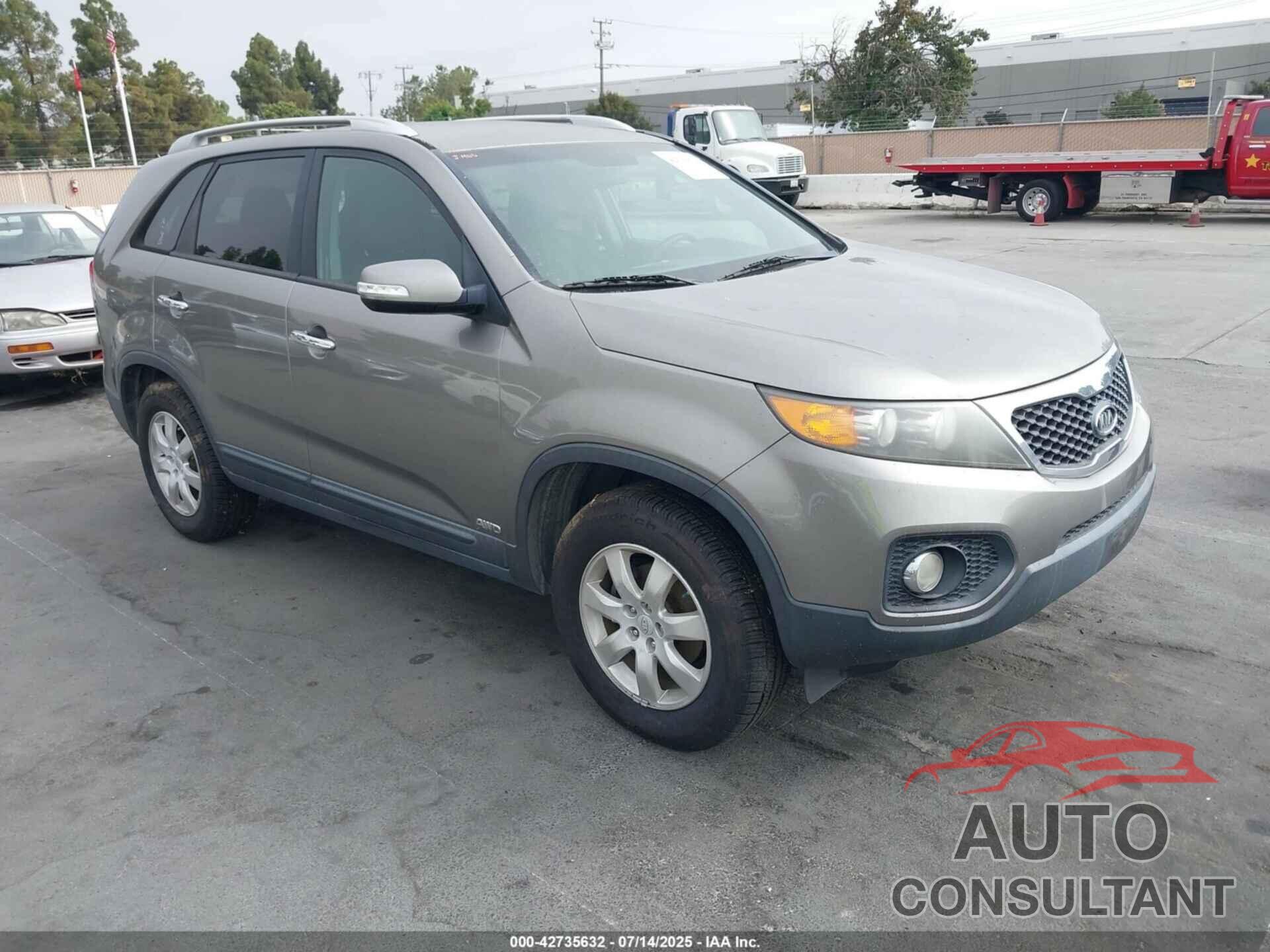 KIA SORENTO 2011 - 5XYKTCA11BG022529