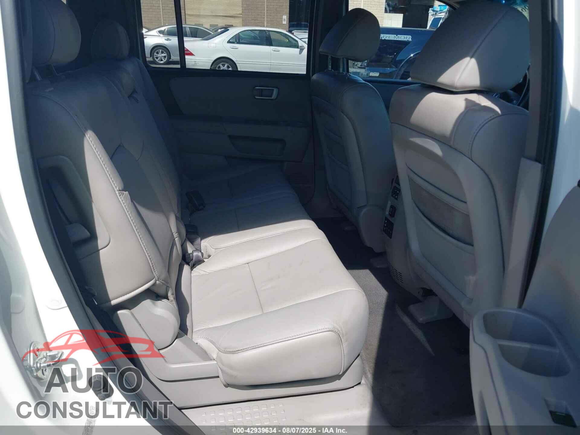 HONDA PILOT 2011 - 5FNYF3H98BB034357
