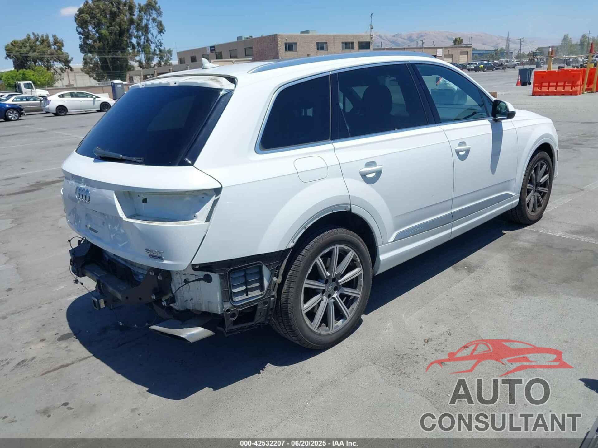 AUDI Q7 2018 - WA1VAAF78JD012947