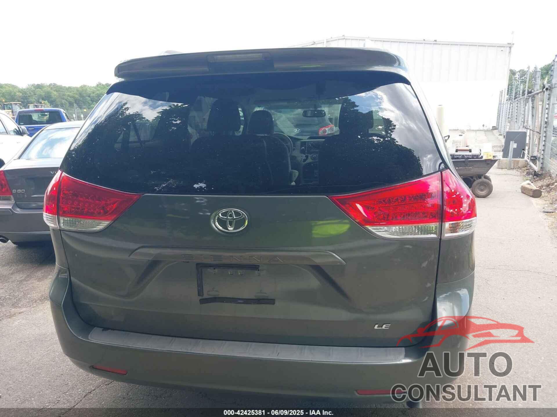 TOYOTA SIENNA 2011 - 5TDKK3DC6BS156696