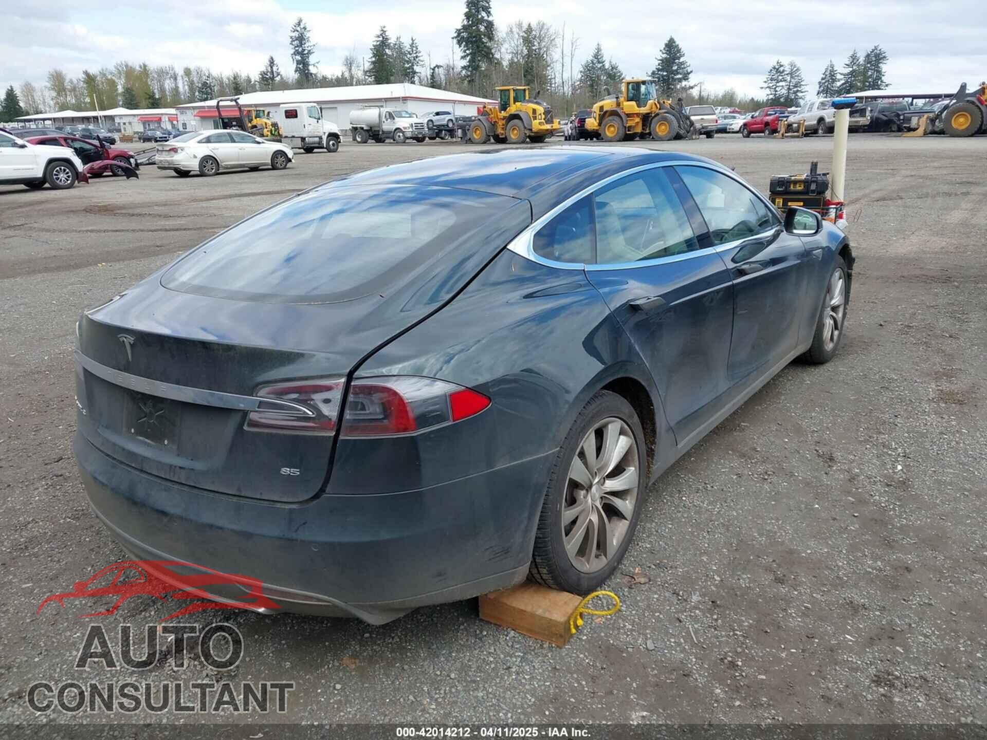 TESLA MODEL S 2013 - 5YJSA1CN1DFP27013