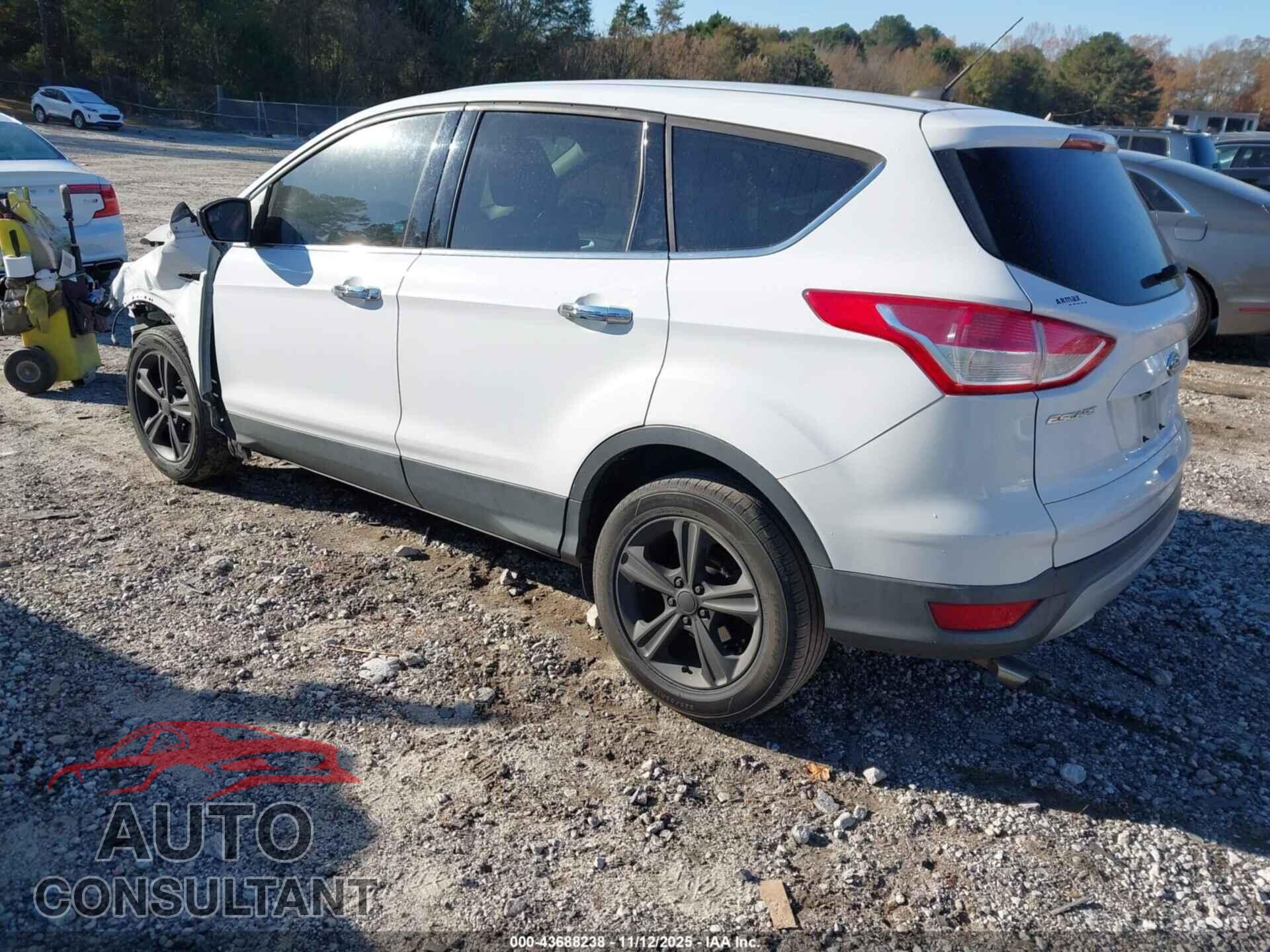 FORD ESCAPE 2015 - 1FMCU0G9XFUB20410