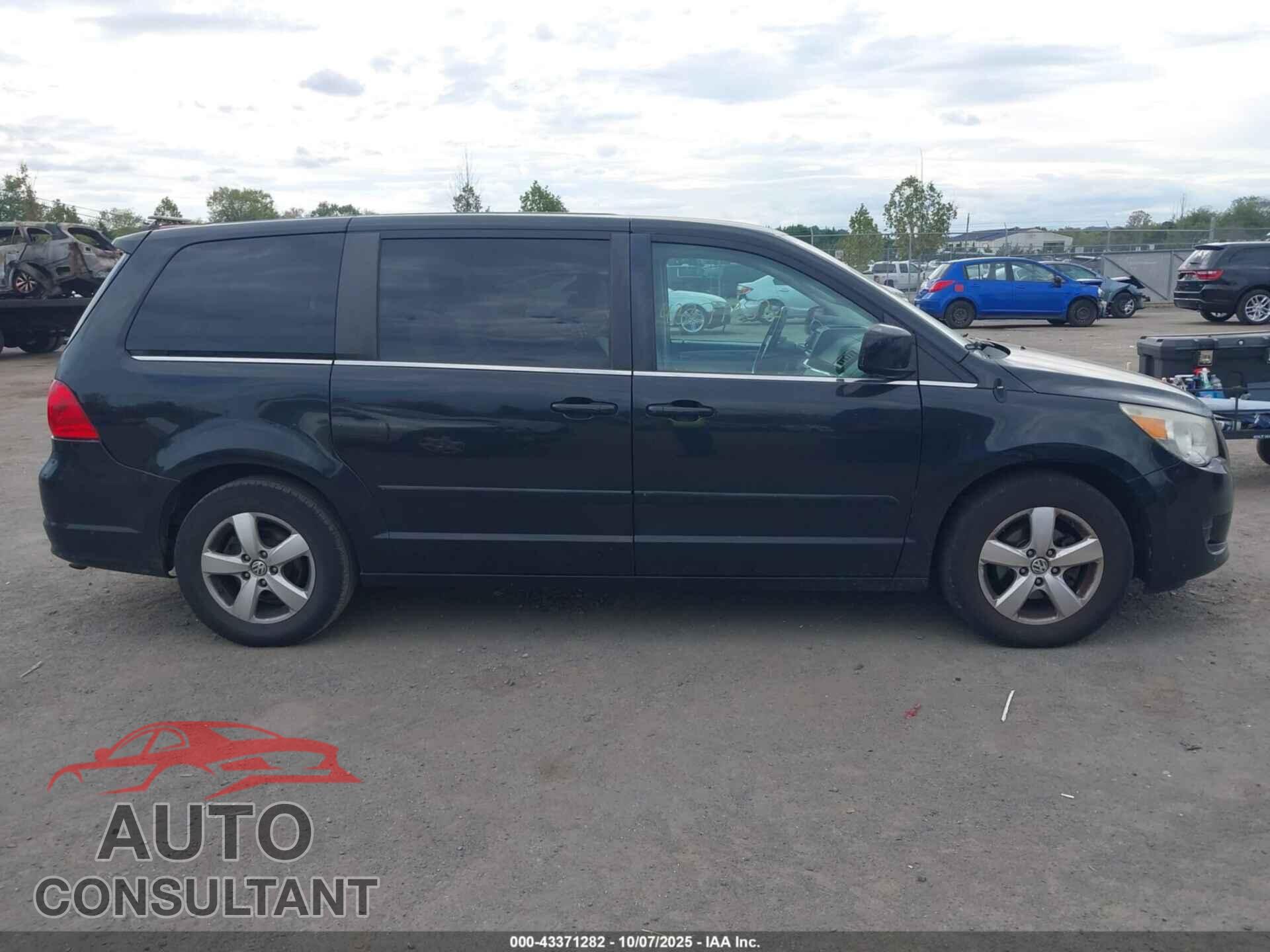 VOLKSWAGEN ROUTAN 2010 - 2V4RW3D18AR296215