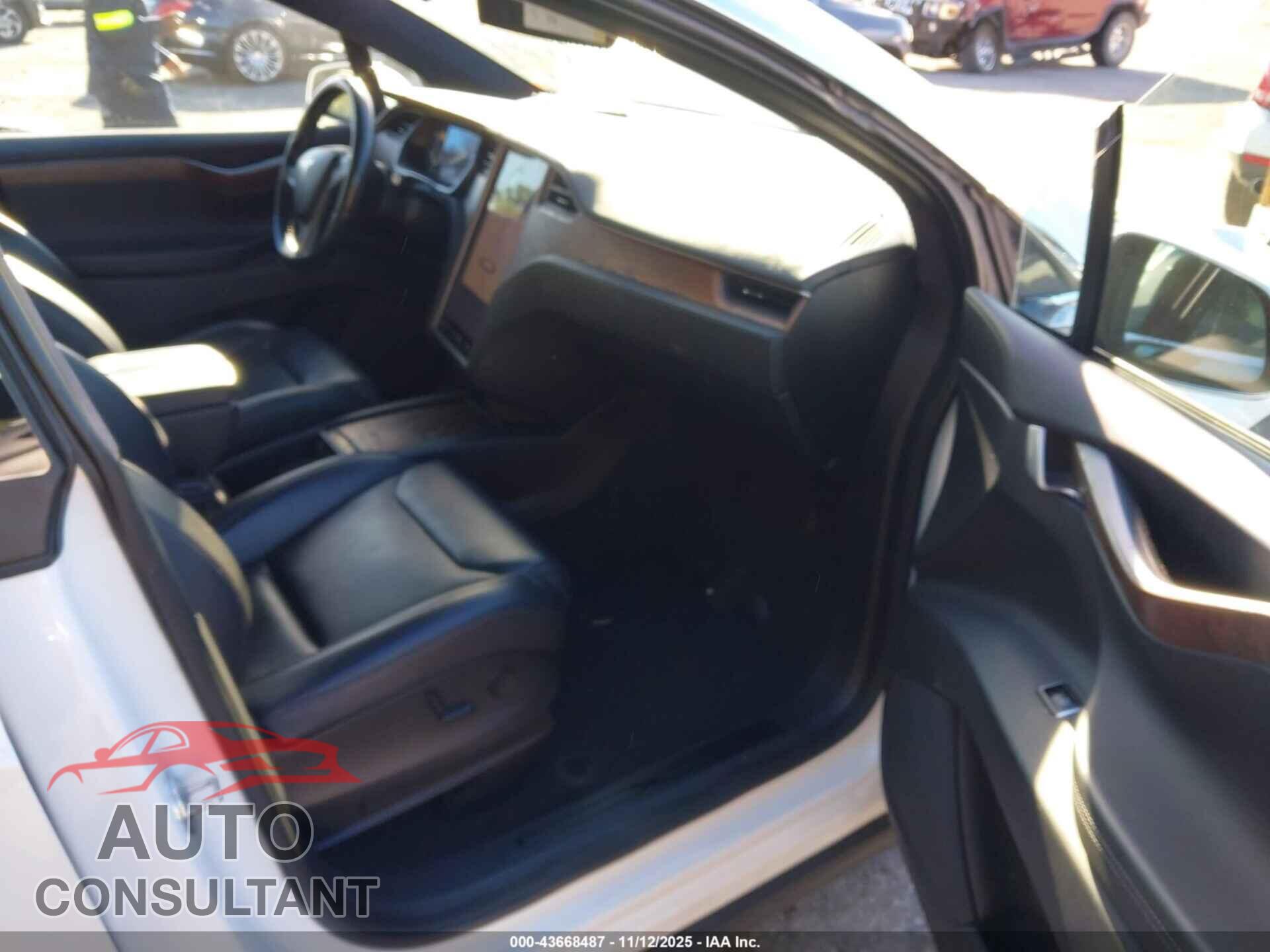 TESLA MODEL X 2018 - 5YJXCBE21JF142694