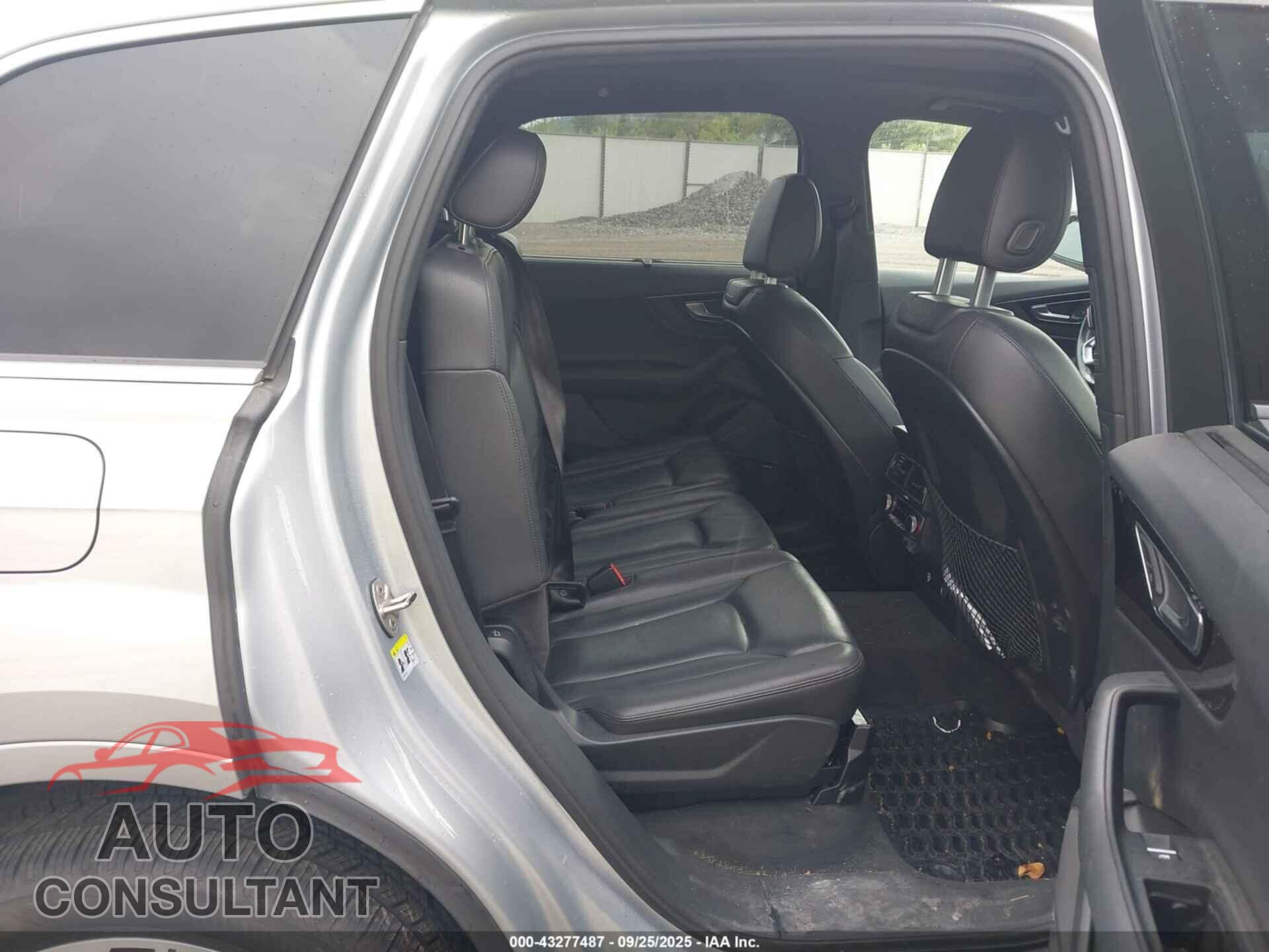 AUDI Q7 2018 - WA1VAAF77JD033174