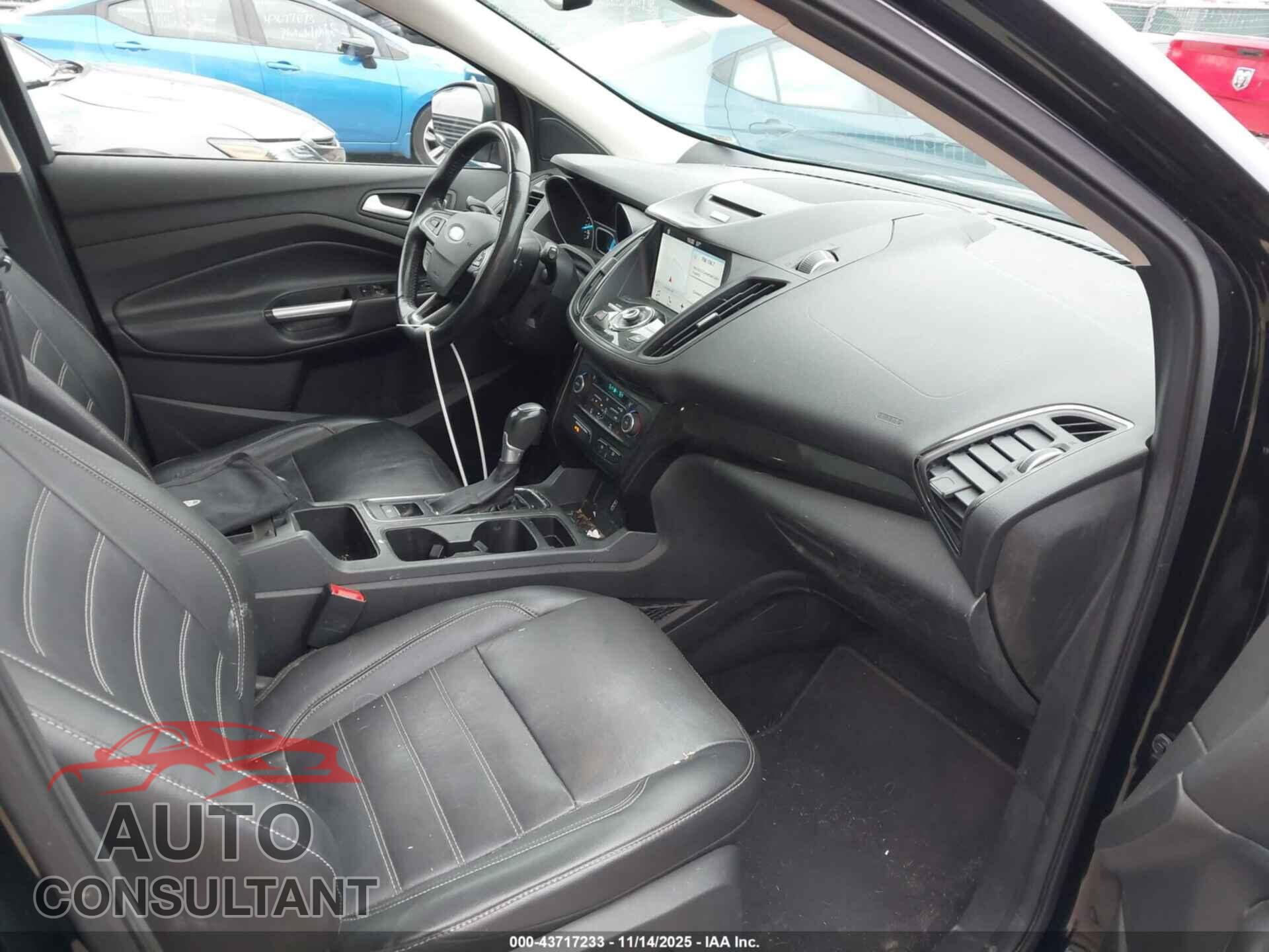 FORD ESCAPE 2017 - 1FMCU9JD4HUB48112