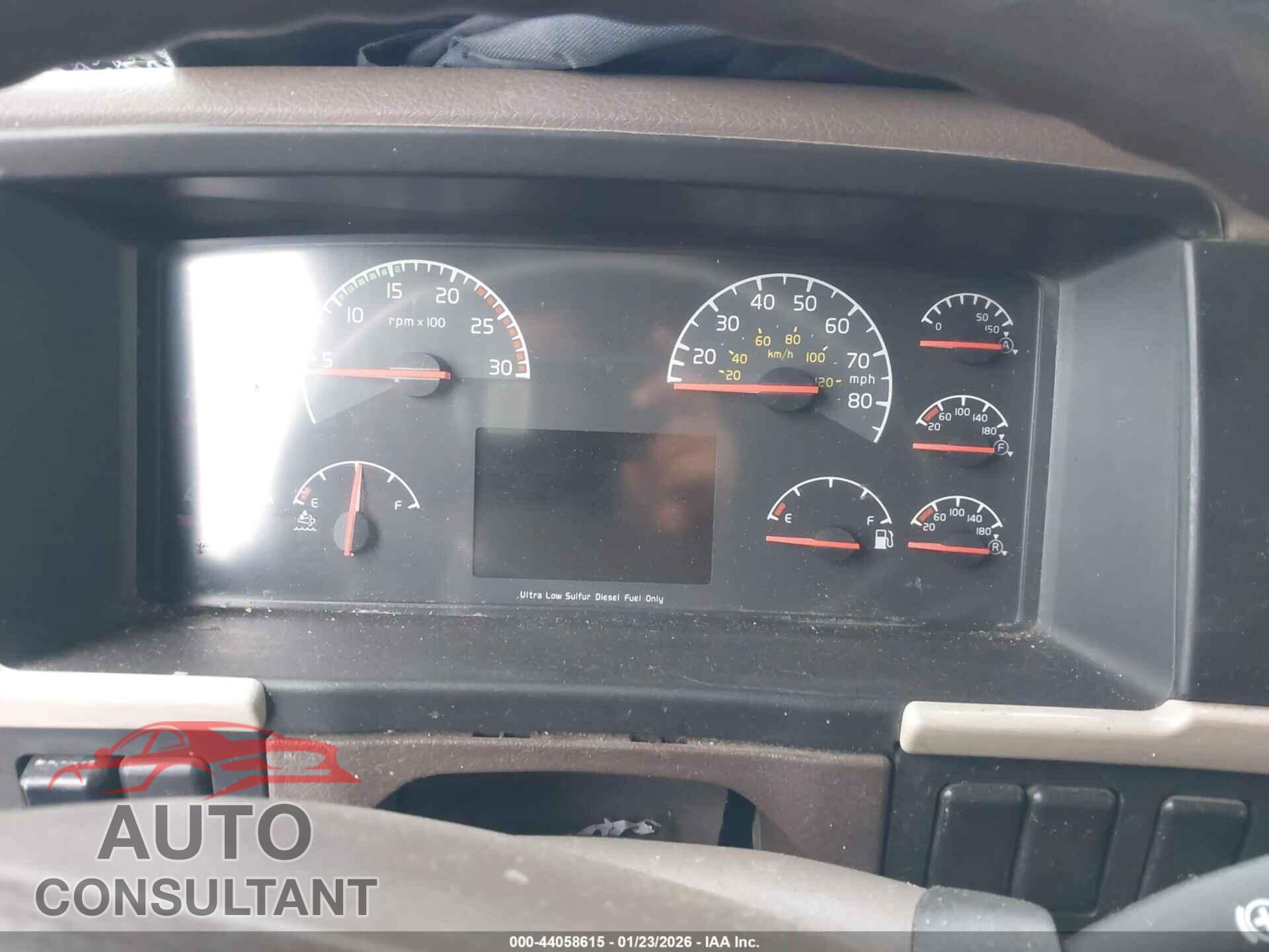 VOLVO VNL 2017 - 4V4NC9EH3HN973473