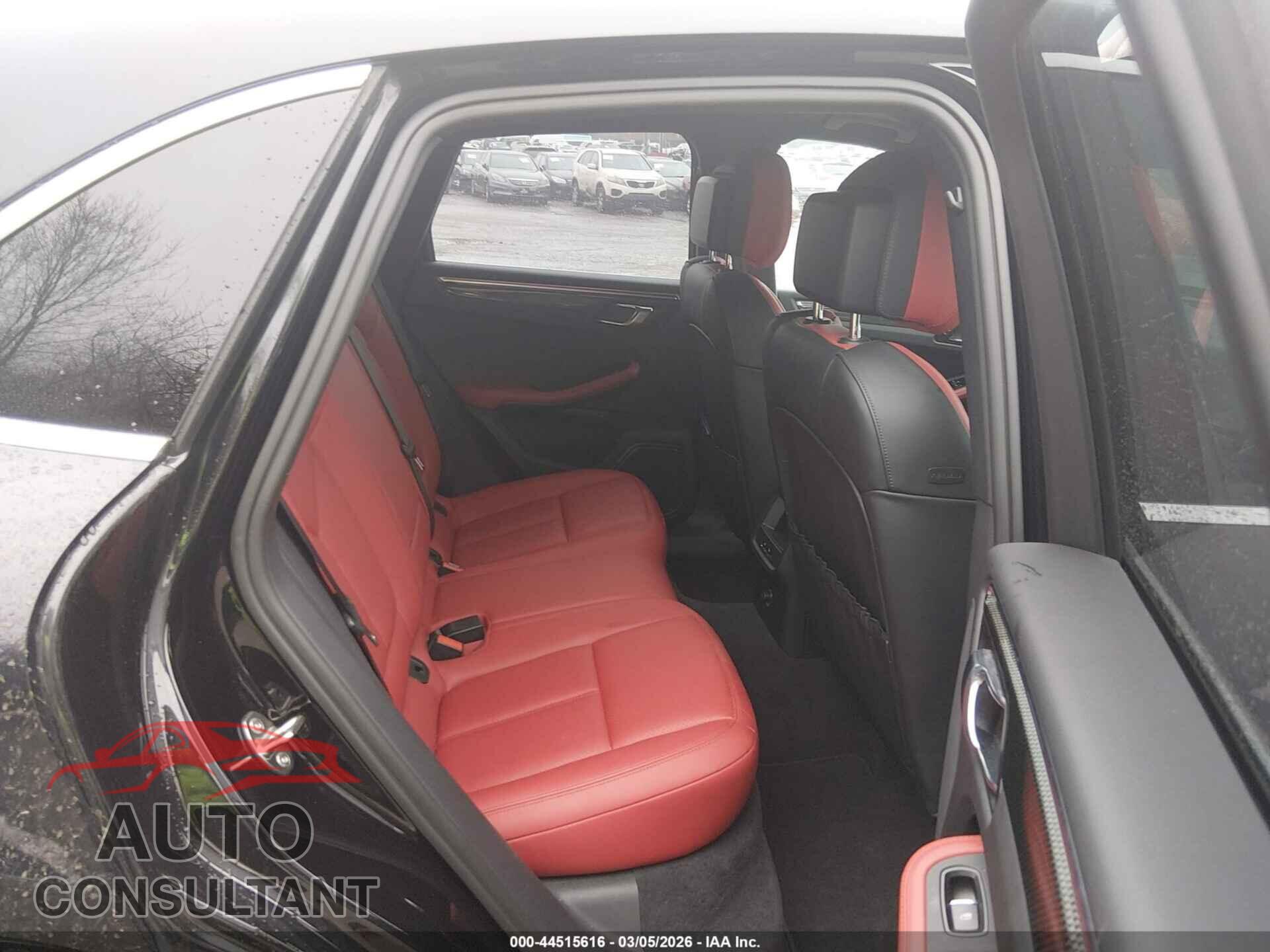 PORSCHE MACAN 2015 - WP1AB2A59FLB68441