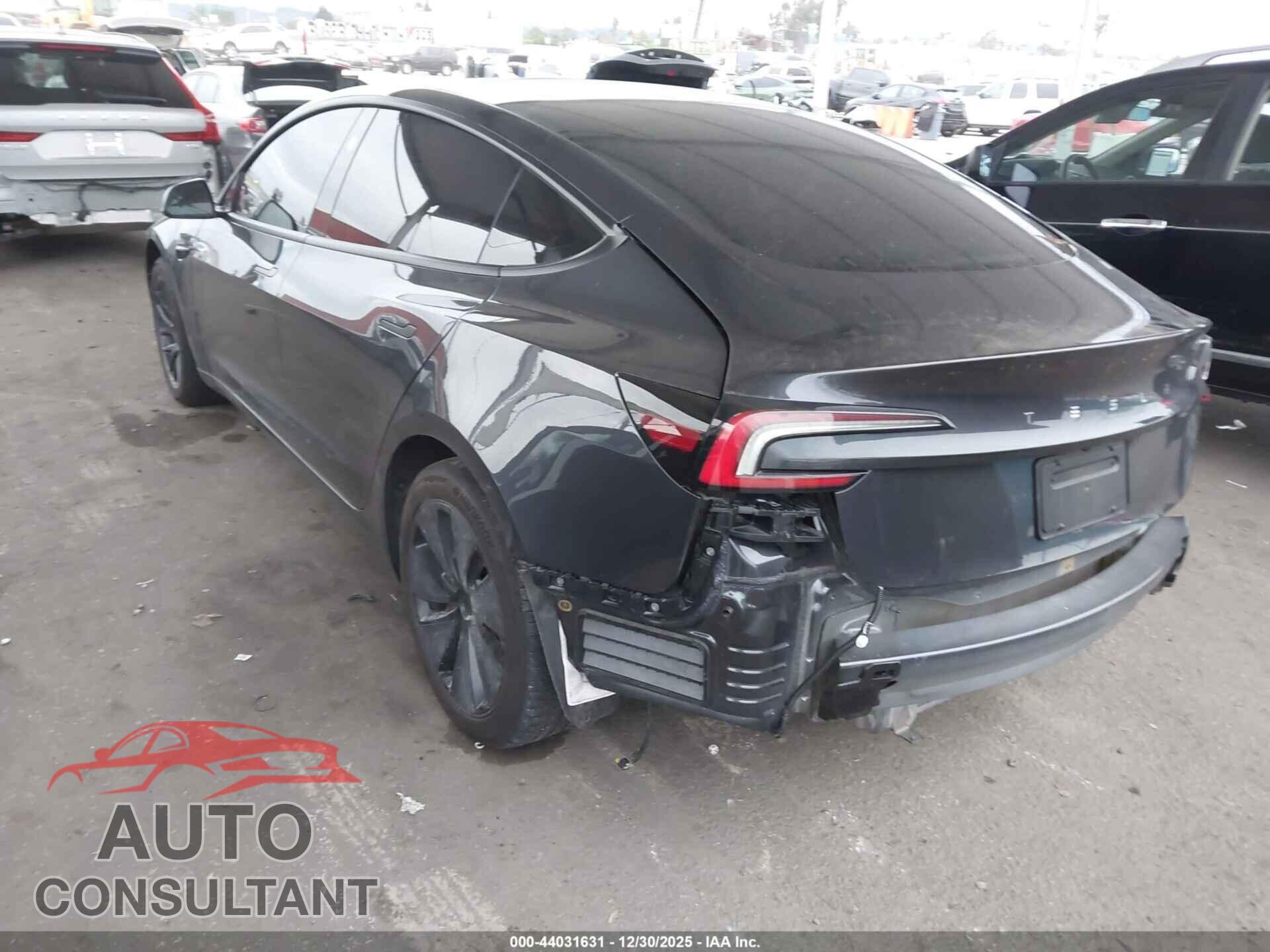 TESLA MODEL 3 2024 - 5YJ3E1EA5RF726005